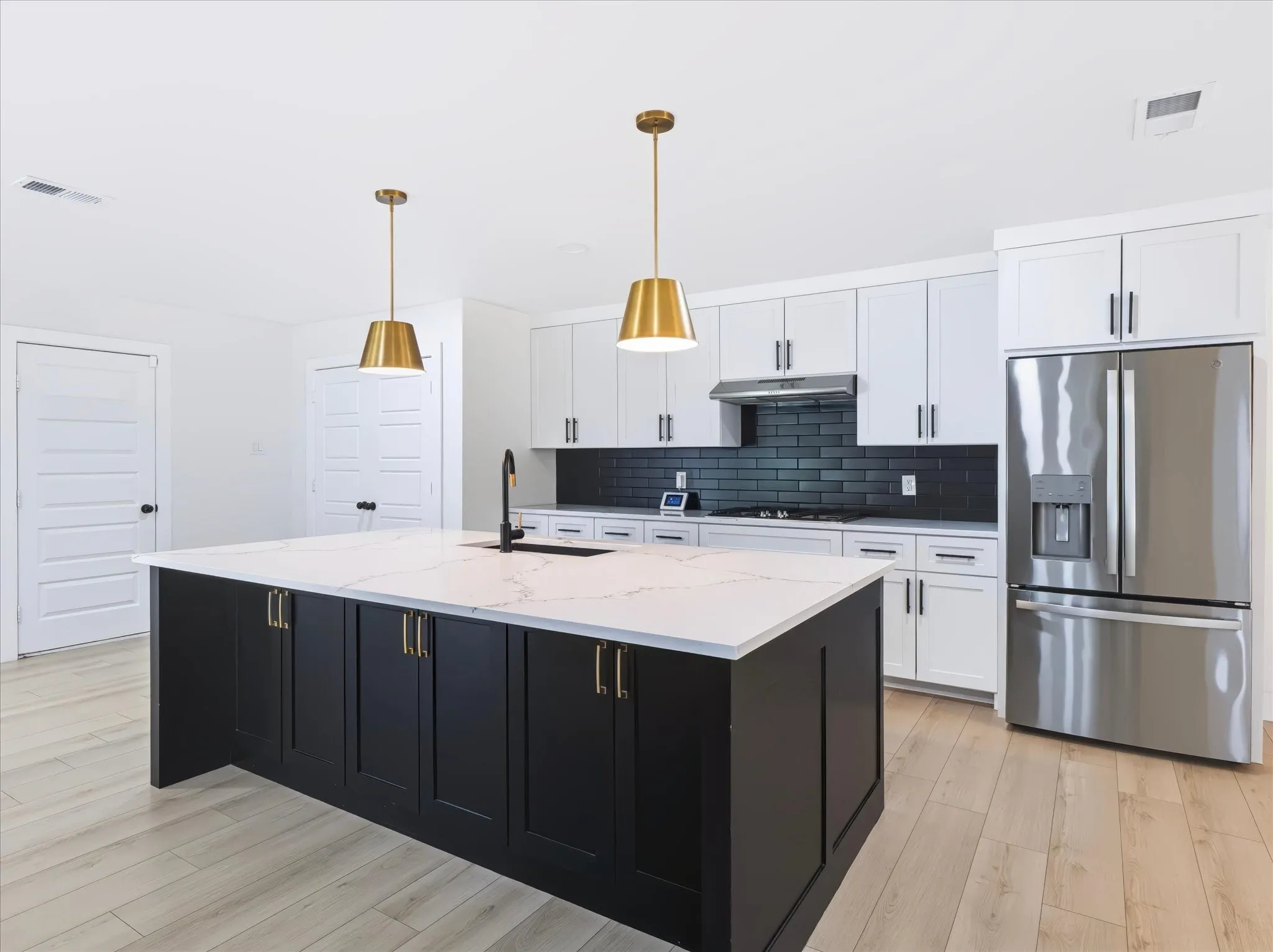 Single Family Residence For Sale in Denton County , 2216 Stonebrook Drive, Carrollton, Texas 75007, 3 Bedroom, 2 Bathroom, 2 Garage spaces, 1,752 Sqft, built in 1977, mls#21358908, Real Estate Agent in Carrollton, Homes For Sale in Denton county, Homes For Sale in Carrollton, Realtor in Carrollton Texas, Real Estate Brokerage Independent Realty Texas, Luminita Cordes Realtor