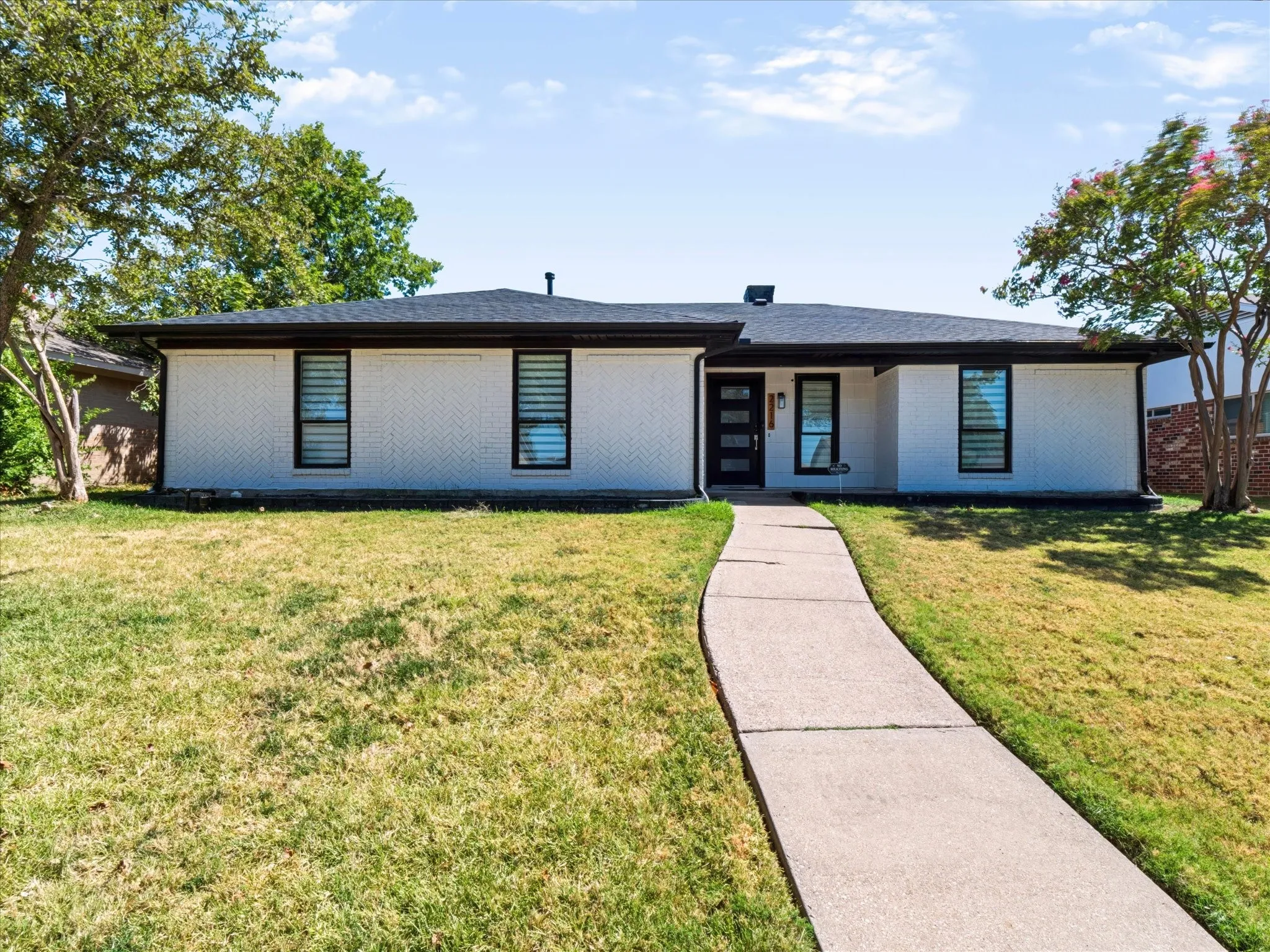 Single Family Residence For Sale in Denton County , 2216 Stonebrook Drive, Carrollton, Texas 75007, 3 Bedroom, 2 Bathroom, 2 Garage spaces, 1,752 Sqft, built in 1977, mls#21358908, Real Estate Agent in Carrollton, Homes For Sale in Denton county, Homes For Sale in Carrollton, Realtor in Carrollton Texas, Real Estate Brokerage Independent Realty Texas, Luminita Cordes Realtor