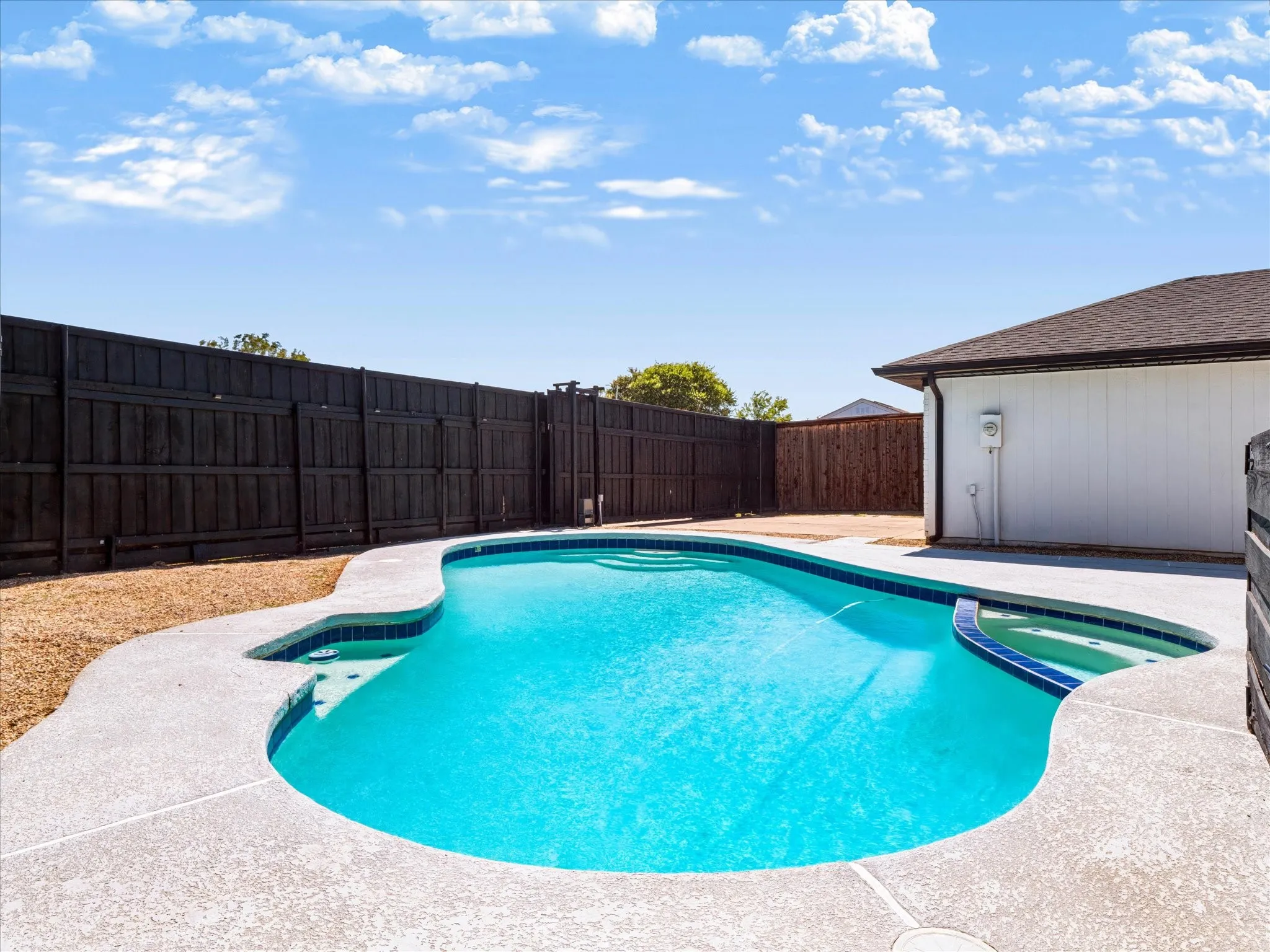 Single Family Residence For Sale in Denton County , 2216 Stonebrook Drive, Carrollton, Texas 75007, 3 Bedroom, 2 Bathroom, 2 Garage spaces, 1,752 Sqft, built in 1977, mls#21358908, Real Estate Agent in Carrollton, Homes For Sale in Denton county, Homes For Sale in Carrollton, Realtor in Carrollton Texas, Real Estate Brokerage Independent Realty Texas, Luminita Cordes Realtor