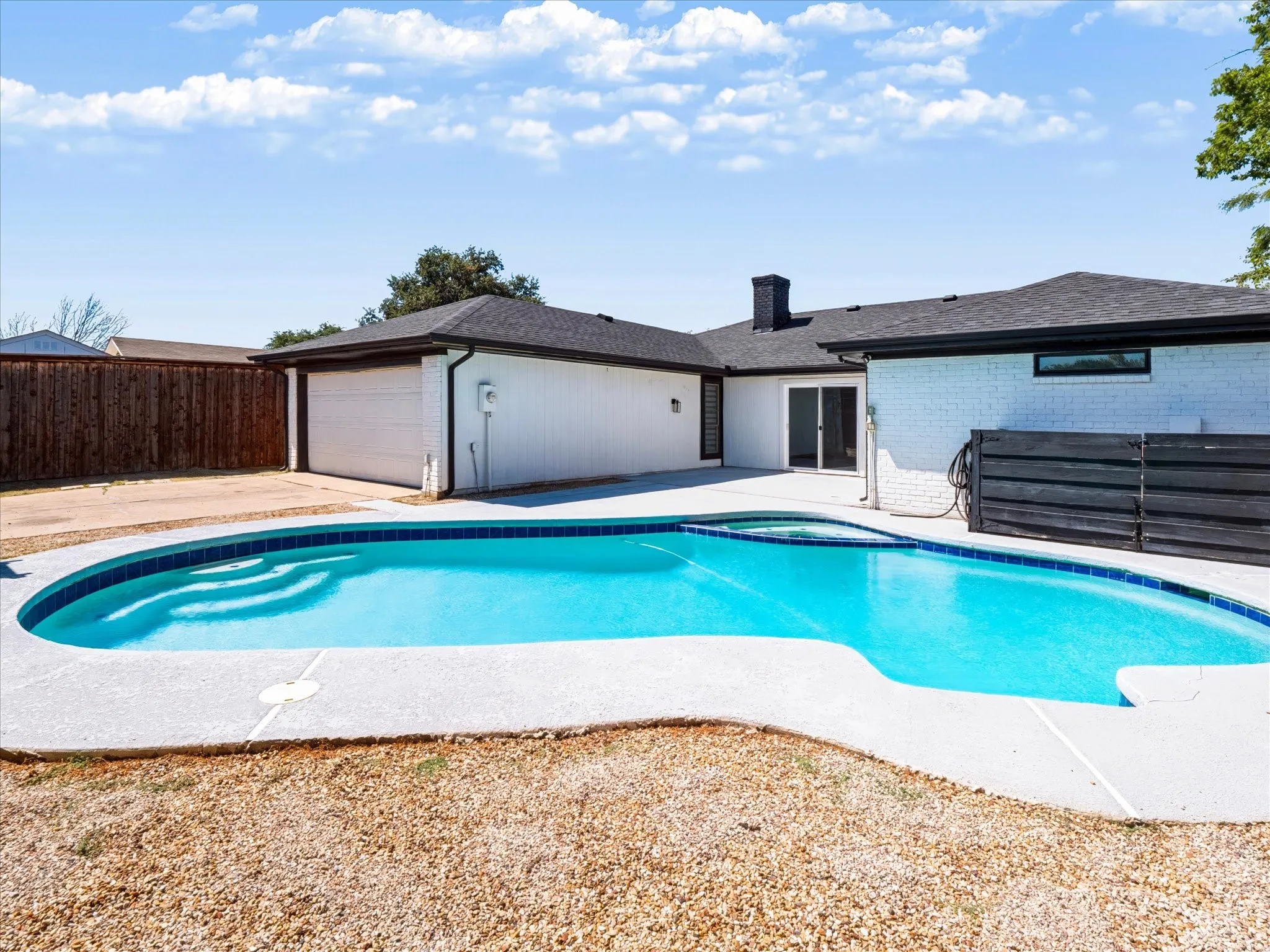 Single Family Residence For Sale in Denton County , 2216 Stonebrook Drive, Carrollton, Texas 75007, 3 Bedroom, 2 Bathroom, 2 Garage spaces, 1,752 Sqft, built in 1977, mls#21358908, Real Estate Agent in Carrollton, Homes For Sale in Denton county, Homes For Sale in Carrollton, Realtor in Carrollton Texas, Real Estate Brokerage Independent Realty Texas, Luminita Cordes Realtor