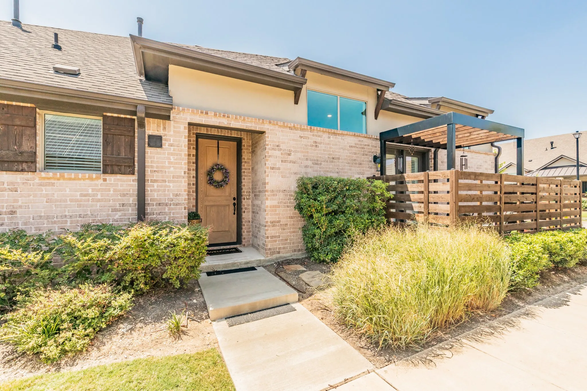 Townhouse For Sale in Dallas County , 1634 Dewberry Lane, Garland, Texas 75042, 2 Bedroom, 2 Bathroom, 2 Garage spaces, 1,375 Sqft, built in 2020, mls#21359675, Real Estate Agent in Garland, Homes For Sale in Dallas county, Homes For Sale in Garland, Realtor in Garland Texas, Real Estate Brokerage Independent Realty Texas, Luminita Cordes Realtor
