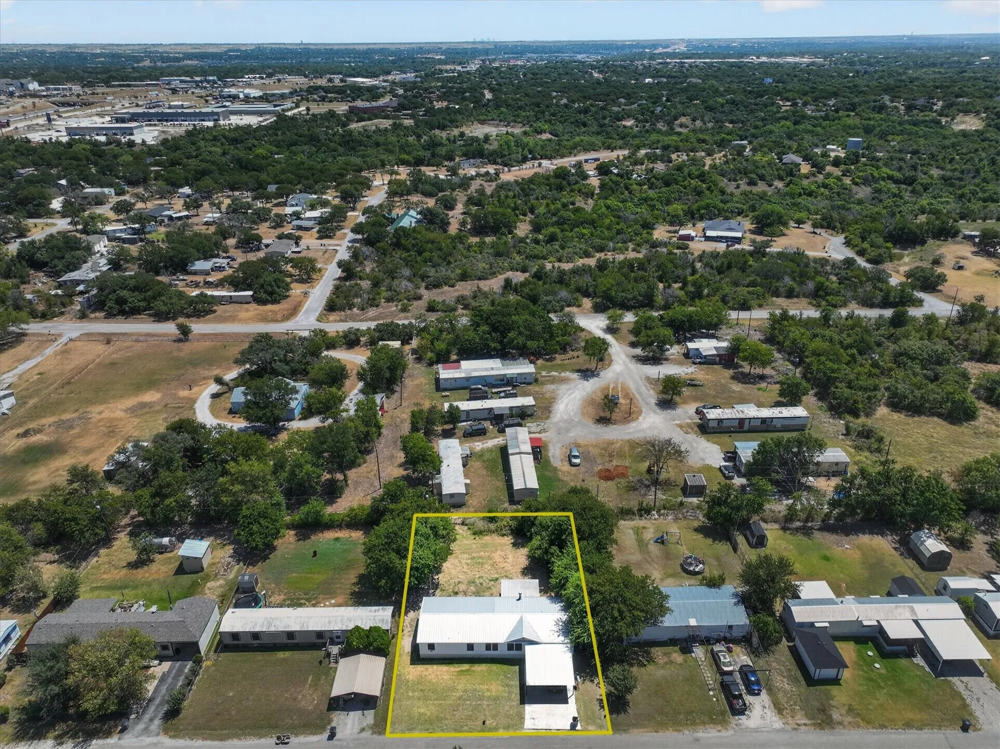 Mobile Home For Sale in Parker County , 125 Enchanted Oaks Court, Hudson Oaks, Texas 76087, 4 Bedroom, 2 Bathroom, Garage spaces, 1,904 Sqft, built in 2002, mls#21359734, Real Estate Agent in Hudson Oaks, Homes For Sale in Parker county, Homes For Sale in Hudson Oaks, Realtor in Hudson Oaks Texas, Real Estate Brokerage Independent Realty Texas, Luminita Cordes Realtor