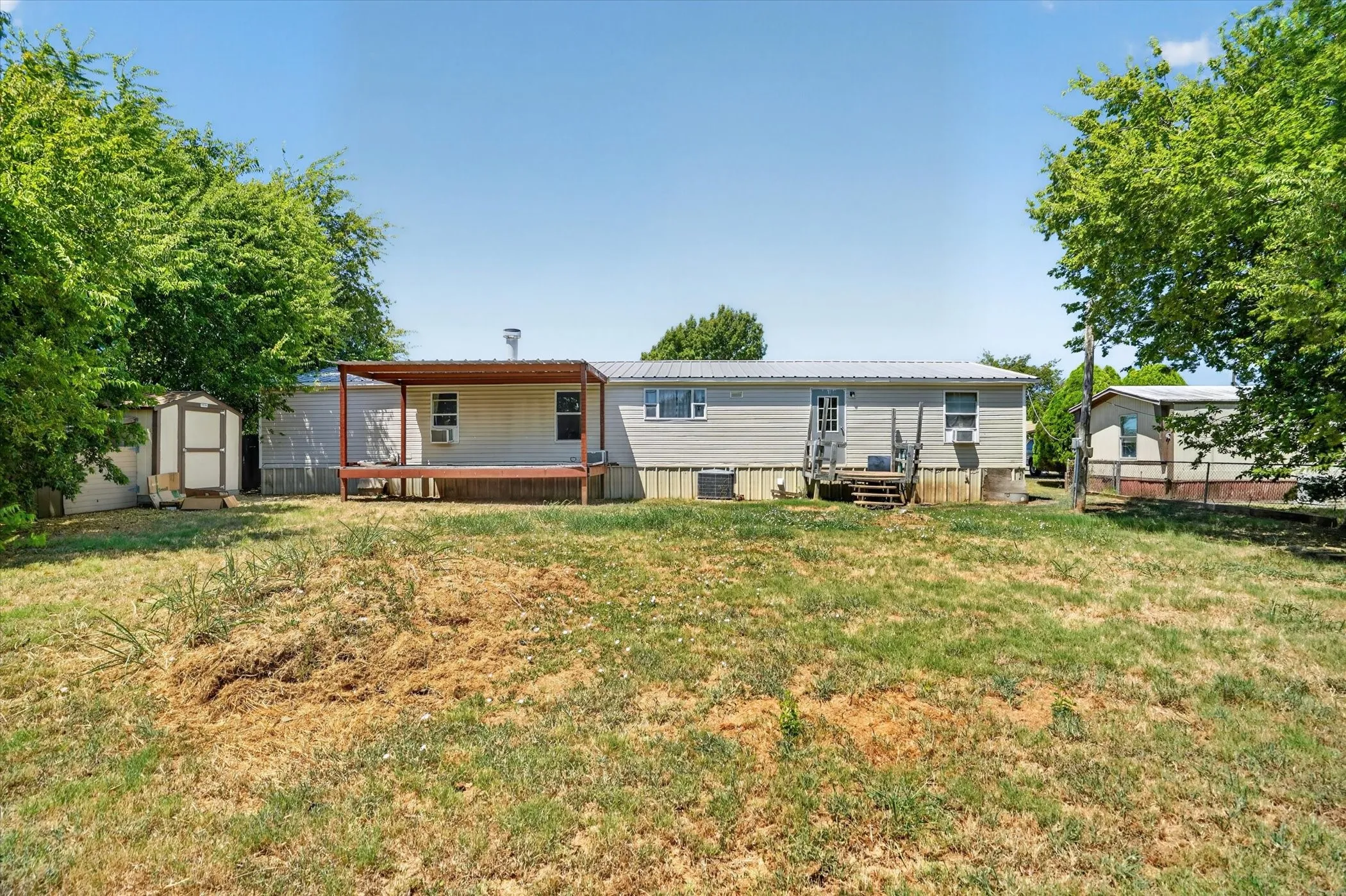 Mobile Home For Sale in Parker County , 125 Enchanted Oaks Court, Hudson Oaks, Texas 76087, 4 Bedroom, 2 Bathroom, Garage spaces, 1,904 Sqft, built in 2002, mls#21359734, Real Estate Agent in Hudson Oaks, Homes For Sale in Parker county, Homes For Sale in Hudson Oaks, Realtor in Hudson Oaks Texas, Real Estate Brokerage Independent Realty Texas, Luminita Cordes Realtor