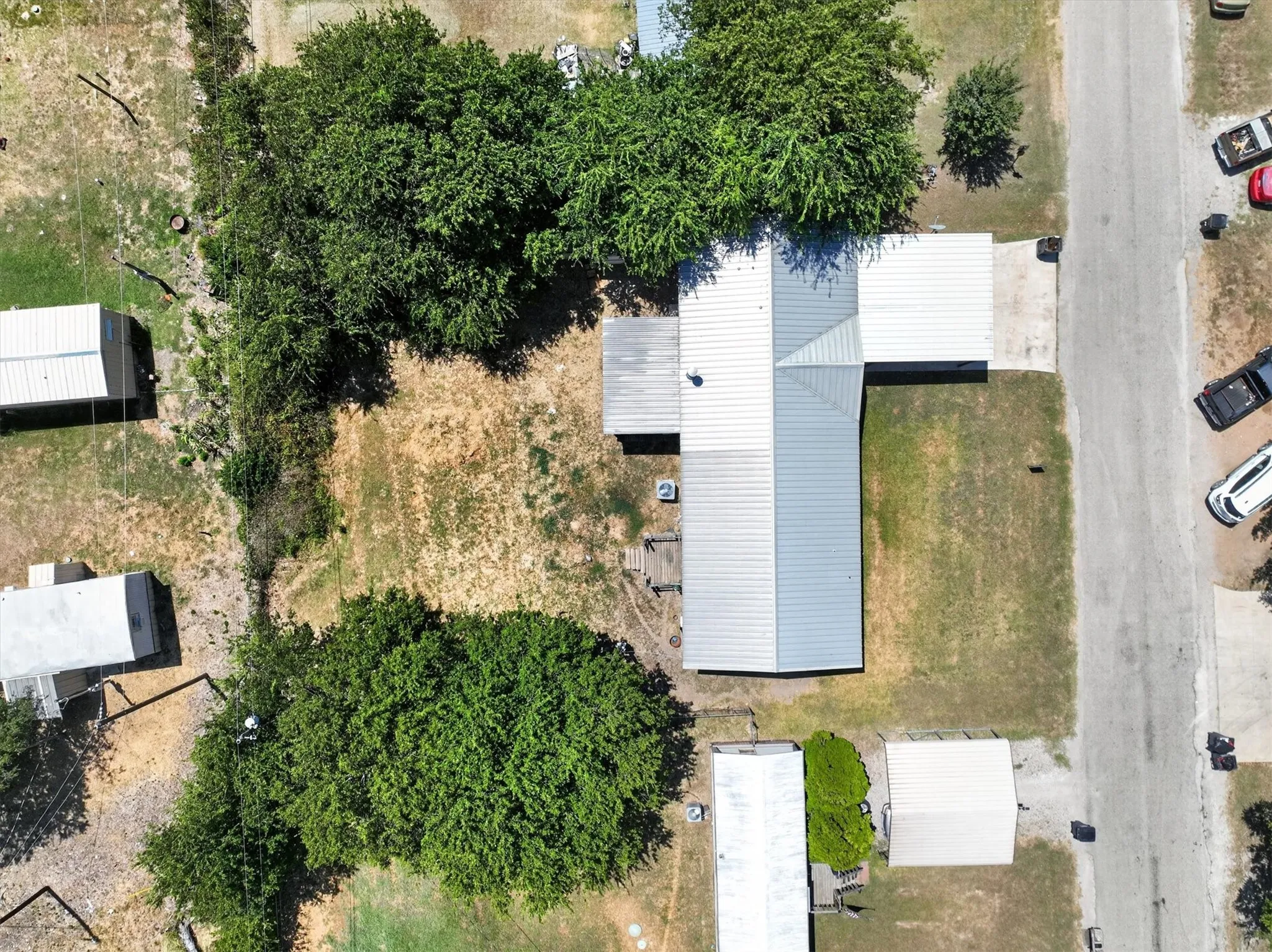 Mobile Home For Sale in Parker County , 125 Enchanted Oaks Court, Hudson Oaks, Texas 76087, 4 Bedroom, 2 Bathroom, Garage spaces, 1,904 Sqft, built in 2002, mls#21359734, Real Estate Agent in Hudson Oaks, Homes For Sale in Parker county, Homes For Sale in Hudson Oaks, Realtor in Hudson Oaks Texas, Real Estate Brokerage Independent Realty Texas, Luminita Cordes Realtor