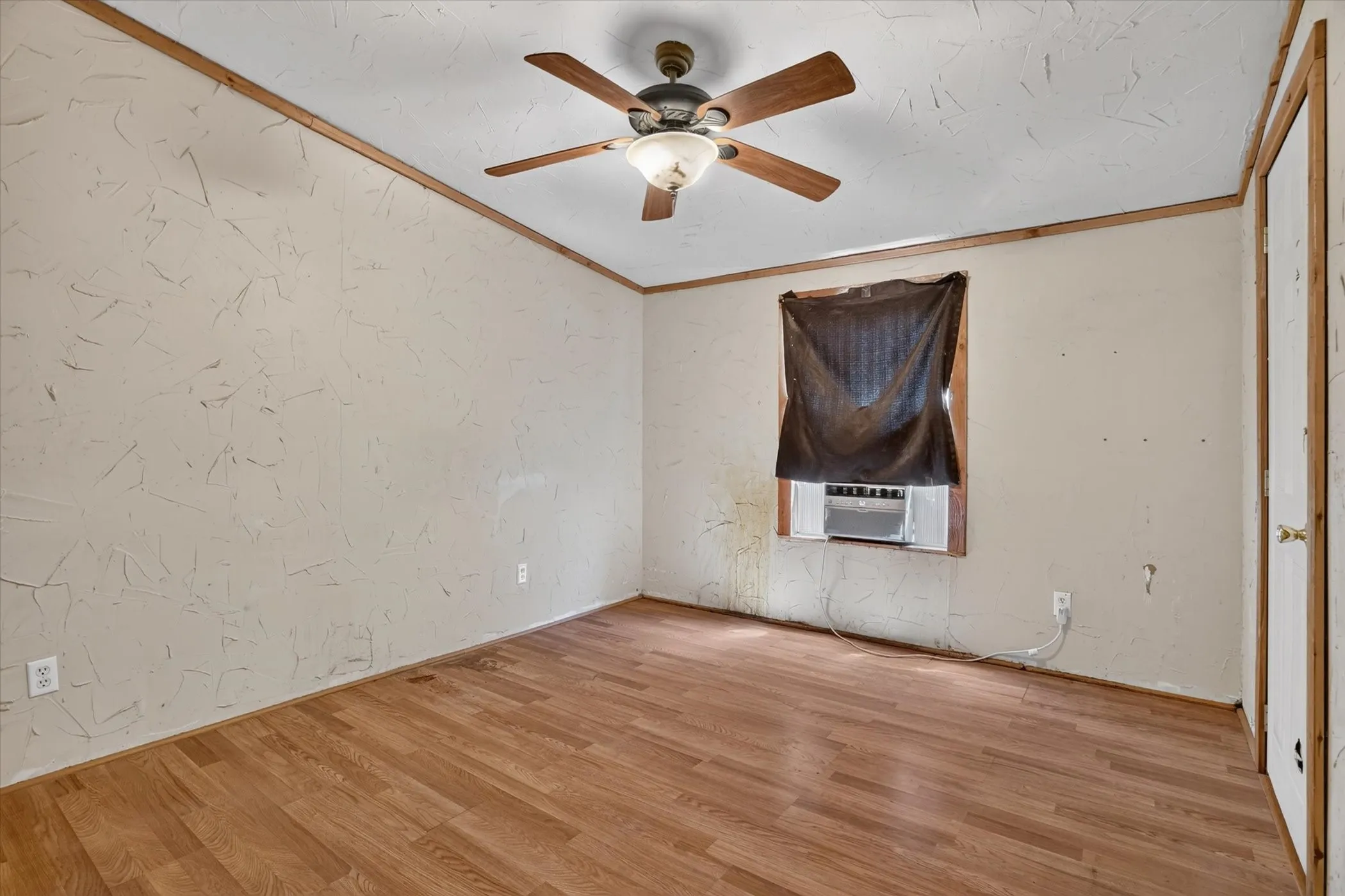 Mobile Home For Sale in Parker County , 125 Enchanted Oaks Court, Hudson Oaks, Texas 76087, 4 Bedroom, 2 Bathroom, Garage spaces, 1,904 Sqft, built in 2002, mls#21359734, Real Estate Agent in Hudson Oaks, Homes For Sale in Parker county, Homes For Sale in Hudson Oaks, Realtor in Hudson Oaks Texas, Real Estate Brokerage Independent Realty Texas, Luminita Cordes Realtor