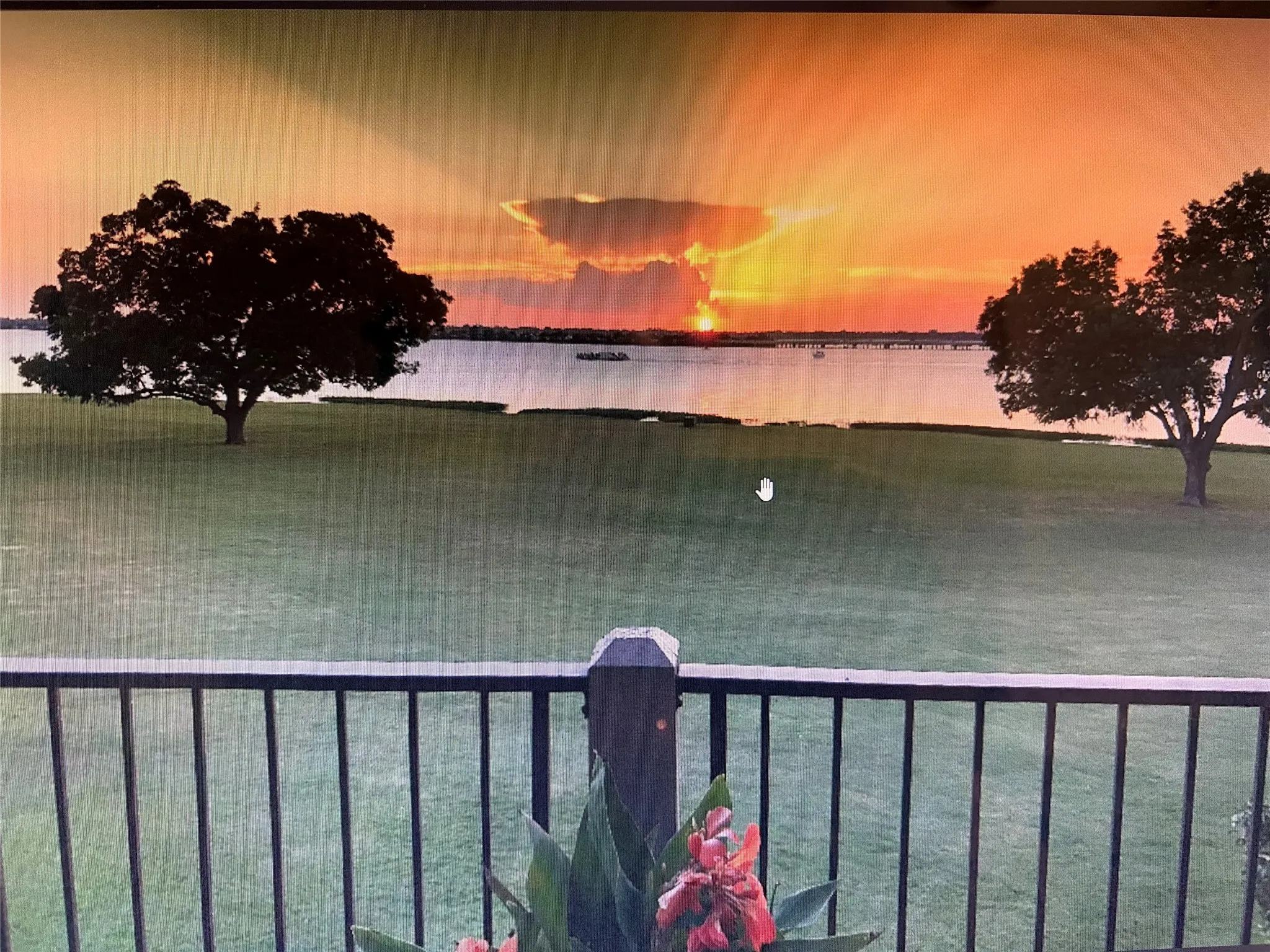Townhouse For Sale in Rockwall County , 1886 Signal Ridge Place, Rockwall, Texas 75032, 2 Bedroom, 2 Bathroom, 2 Garage spaces, 1,337 Sqft, built in 1997, Price $379,900, mls#21354570, Real Estate Agent in Rockwall, Homes For Sale in Rockwall county, Homes For Sale in Rockwall, Realtor in Rockwall Texas, Real Estate Brokerage Independent Realty Texas, Luminita Cordes Realtor
