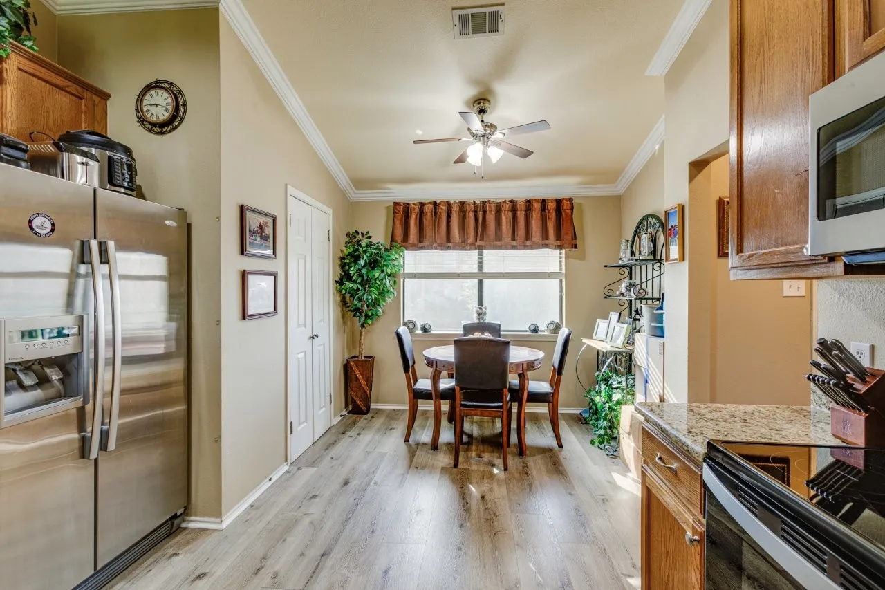 Townhouse For Sale in Rockwall County , 1886 Signal Ridge Place, Rockwall, Texas 75032, 2 Bedroom, 2 Bathroom, 2 Garage spaces, 1,337 Sqft, built in 1997, Price $379,900, mls#21354570, Real Estate Agent in Rockwall, Homes For Sale in Rockwall county, Homes For Sale in Rockwall, Realtor in Rockwall Texas, Real Estate Brokerage Independent Realty Texas, Luminita Cordes Realtor