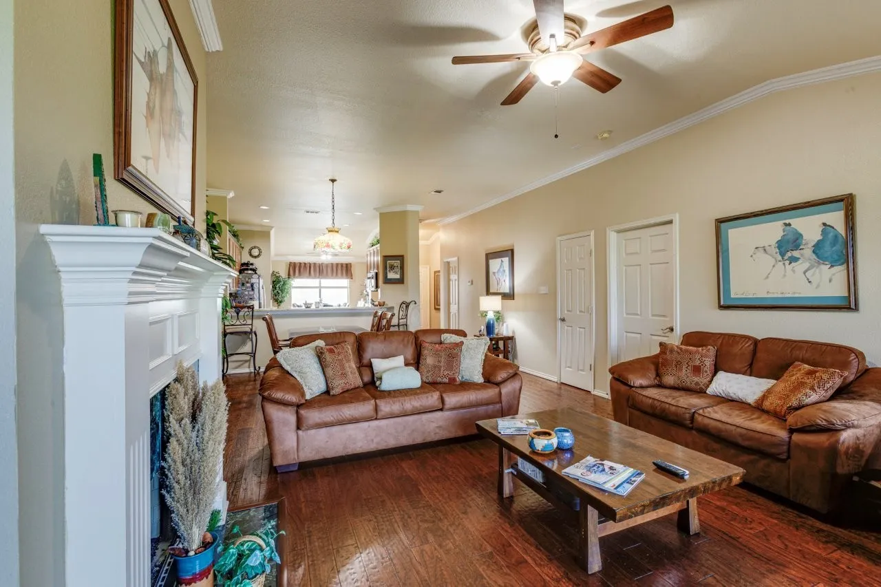Townhouse For Sale in Rockwall County , 1886 Signal Ridge Place, Rockwall, Texas 75032, 2 Bedroom, 2 Bathroom, 2 Garage spaces, 1,337 Sqft, built in 1997, Price $379,900, mls#21354570, Real Estate Agent in Rockwall, Homes For Sale in Rockwall county, Homes For Sale in Rockwall, Realtor in Rockwall Texas, Real Estate Brokerage Independent Realty Texas, Luminita Cordes Realtor