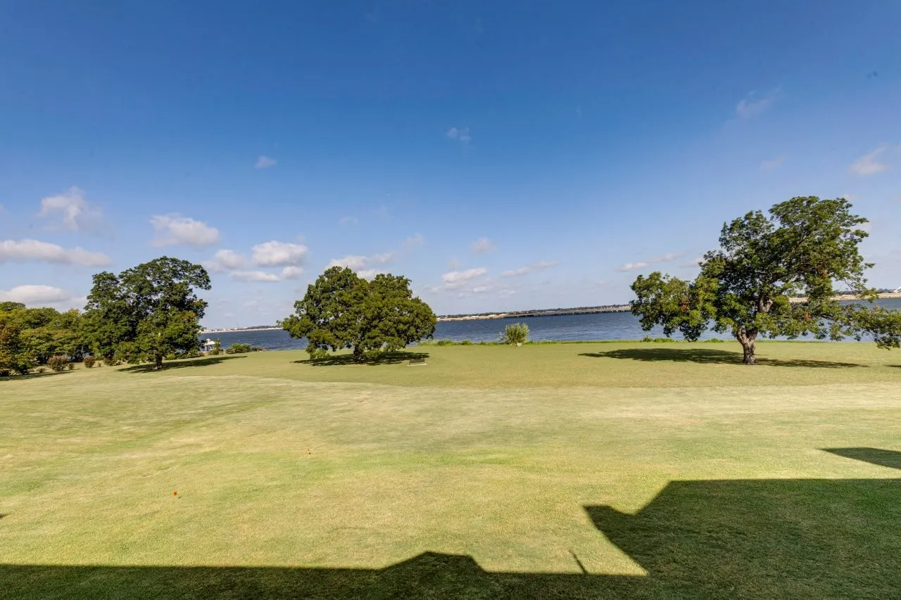 Townhouse For Sale in Rockwall County , 1886 Signal Ridge Place, Rockwall, Texas 75032, 2 Bedroom, 2 Bathroom, 2 Garage spaces, 1,337 Sqft, built in 1997, Price $379,900, mls#21354570, Real Estate Agent in Rockwall, Homes For Sale in Rockwall county, Homes For Sale in Rockwall, Realtor in Rockwall Texas, Real Estate Brokerage Independent Realty Texas, Luminita Cordes Realtor