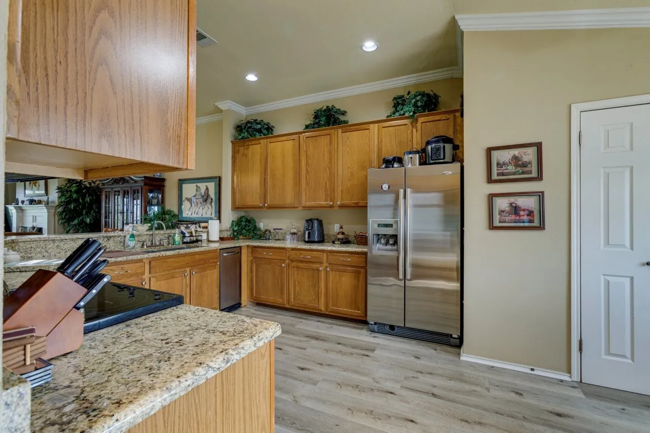 Townhouse For Sale in Rockwall County , 1886 Signal Ridge Place, Rockwall, Texas 75032, 2 Bedroom, 2 Bathroom, 2 Garage spaces, 1,337 Sqft, built in 1997, Price $379,900, mls#21354570, Real Estate Agent in Rockwall, Homes For Sale in Rockwall county, Homes For Sale in Rockwall, Realtor in Rockwall Texas, Real Estate Brokerage Independent Realty Texas, Luminita Cordes Realtor