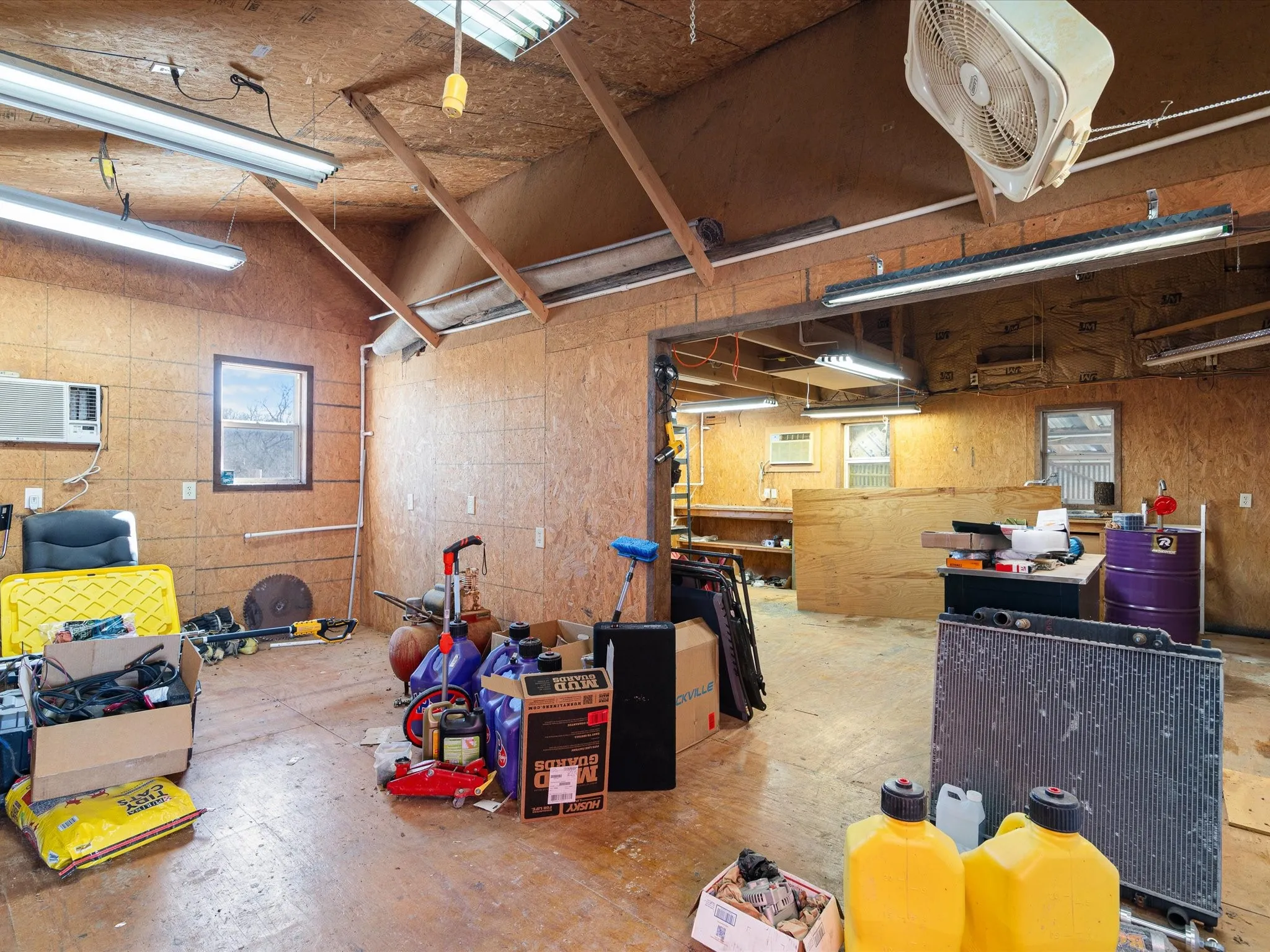 20x28 workshop with electricity