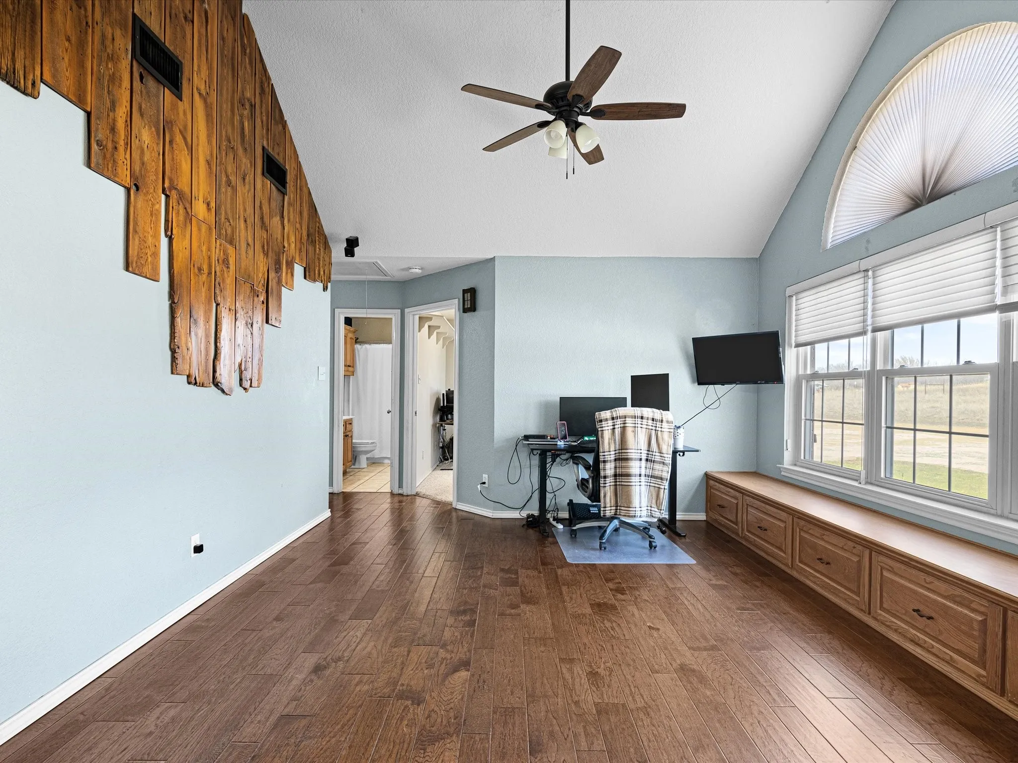 Real wood accent pieces & a window bench