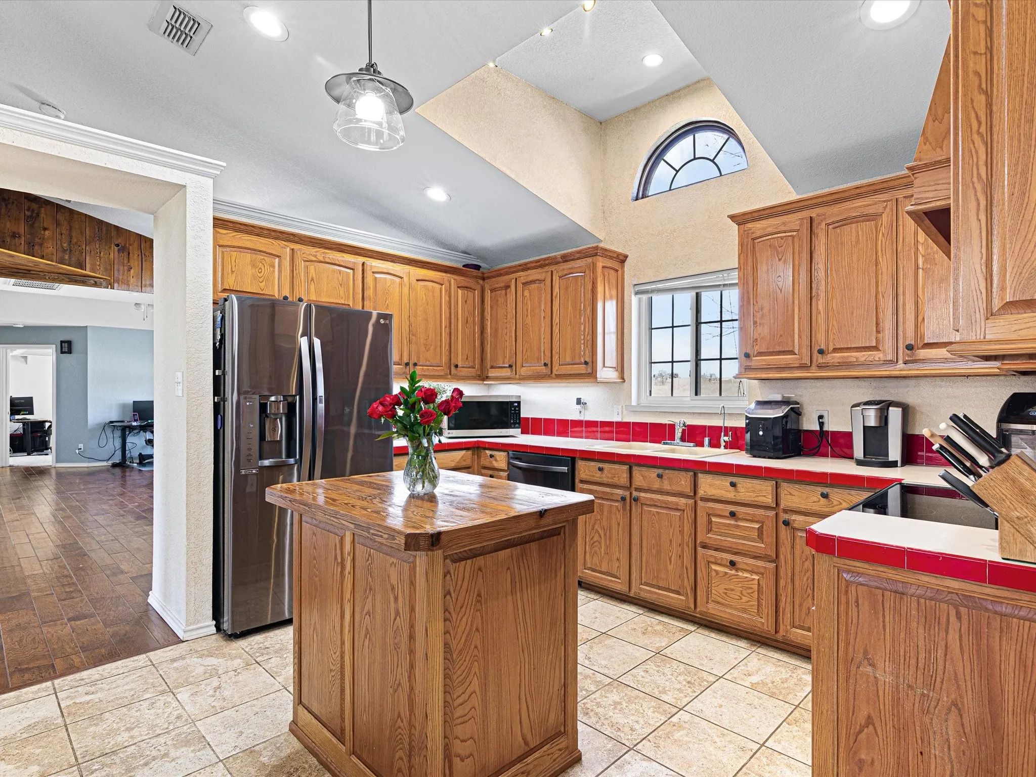 Well equip kitchen with tons of space!