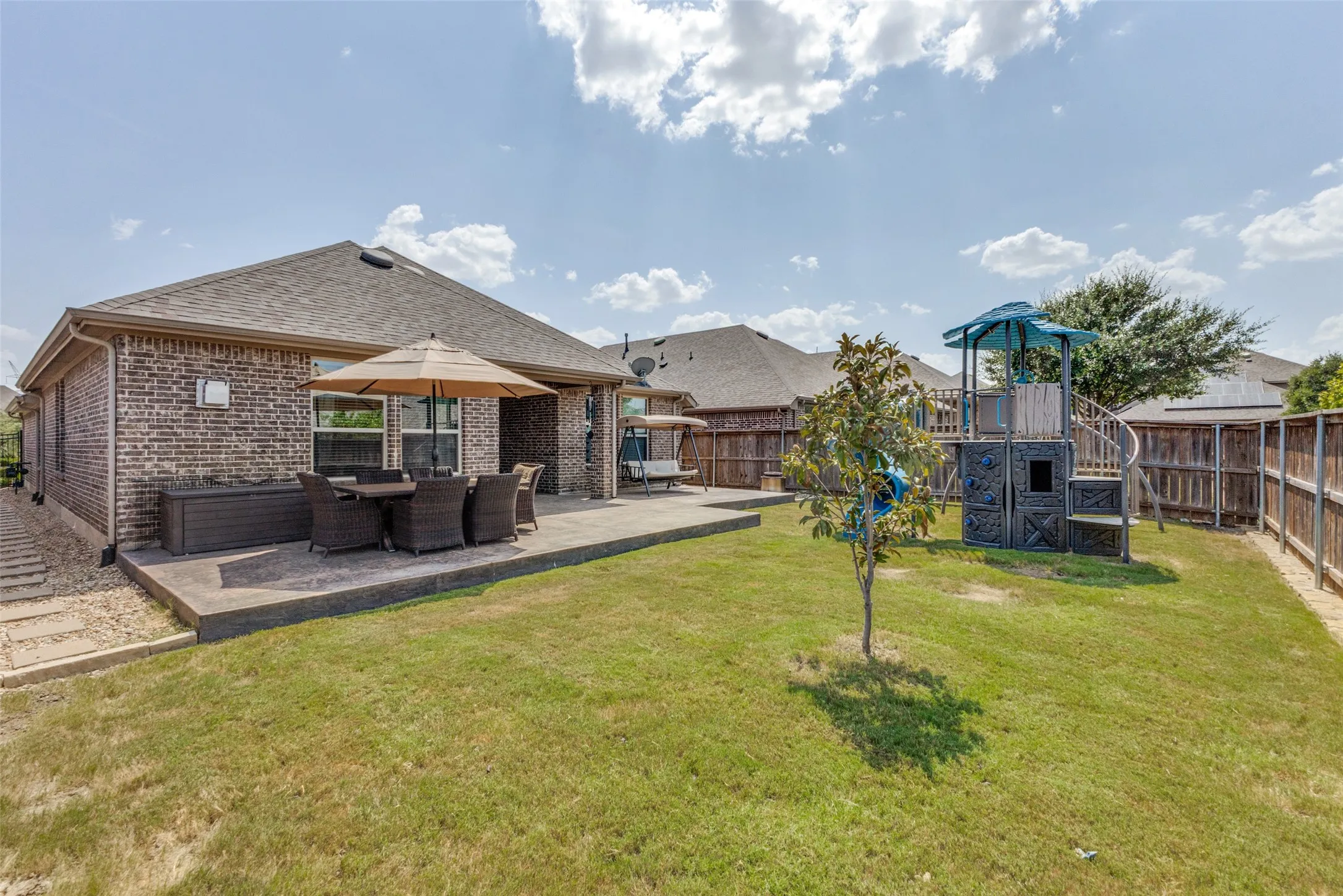 Single Family Residence For Sale in Collin County , 2124 Bishop Barrel Lane, St Paul, Texas 75098, 4 Bedroom, 3 Bathroom, 2 Garage spaces, 2,059 Sqft, built in 2016, mls#21348063, Real Estate Agent in St Paul, Homes For Sale in Collin county, Homes For Sale in St Paul, Realtor in St Paul Texas, Real Estate Brokerage Independent Realty Texas, Luminita Cordes Realtor