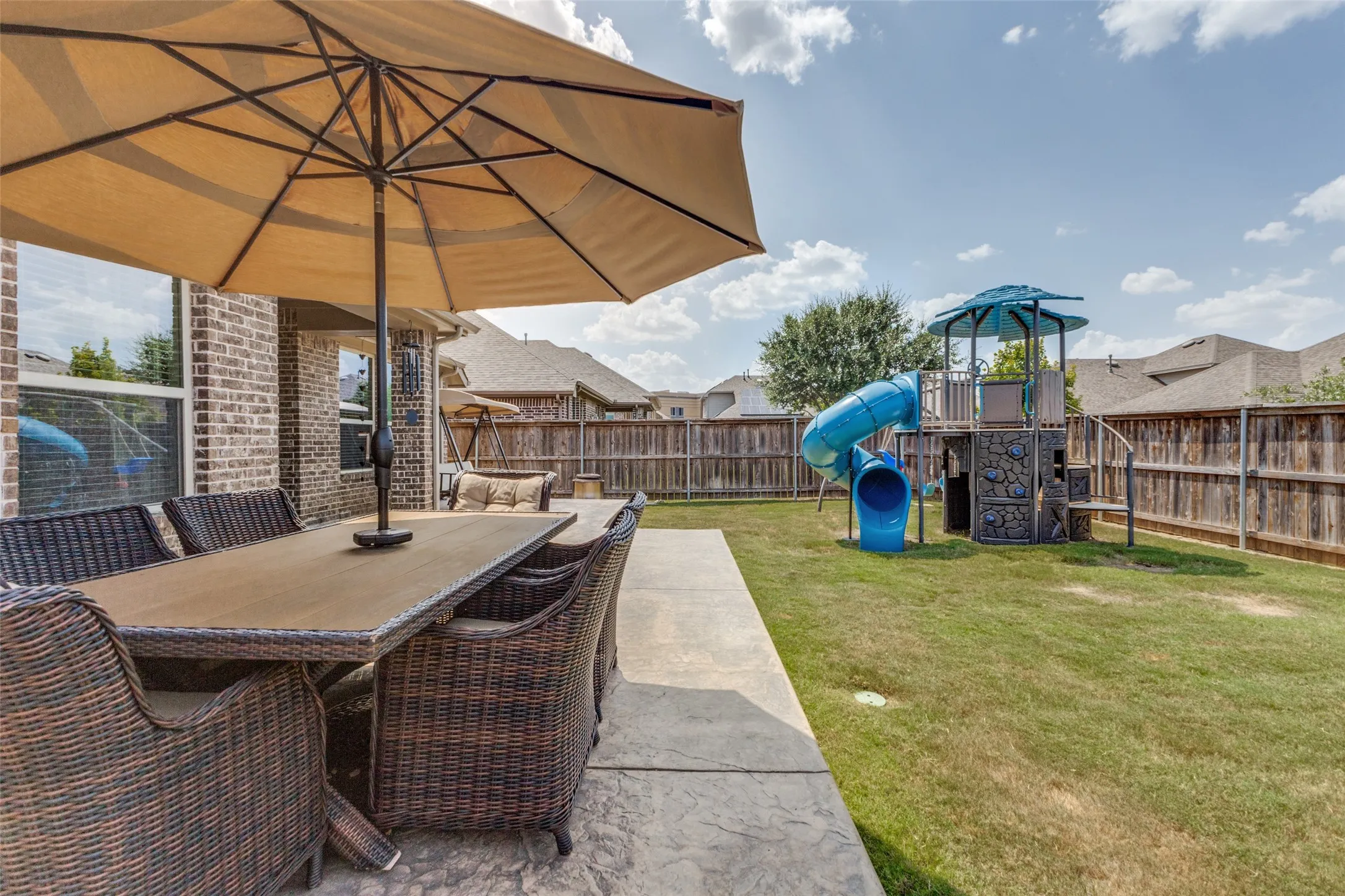 Single Family Residence For Sale in Collin County , 2124 Bishop Barrel Lane, St Paul, Texas 75098, 4 Bedroom, 3 Bathroom, 2 Garage spaces, 2,059 Sqft, built in 2016, mls#21348063, Real Estate Agent in St Paul, Homes For Sale in Collin county, Homes For Sale in St Paul, Realtor in St Paul Texas, Real Estate Brokerage Independent Realty Texas, Luminita Cordes Realtor