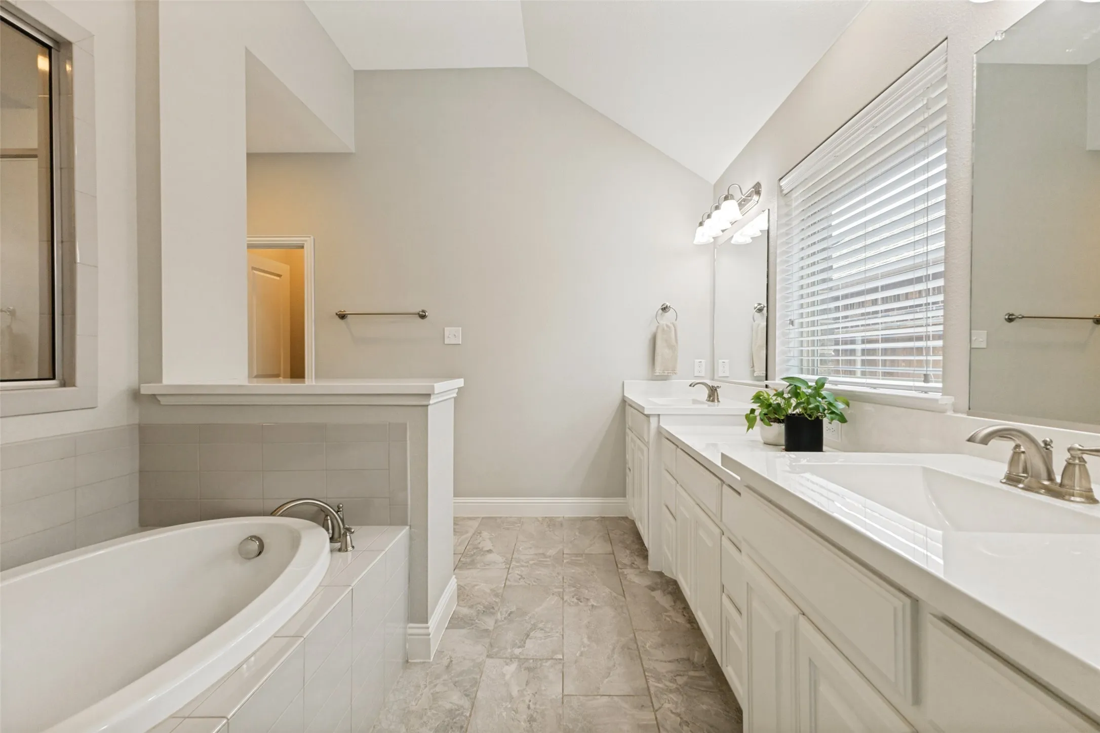 Single Family Residence For Sale in Collin County , 2124 Bishop Barrel Lane, St Paul, Texas 75098, 4 Bedroom, 3 Bathroom, 2 Garage spaces, 2,059 Sqft, built in 2016, mls#21348063, Real Estate Agent in St Paul, Homes For Sale in Collin county, Homes For Sale in St Paul, Realtor in St Paul Texas, Real Estate Brokerage Independent Realty Texas, Luminita Cordes Realtor