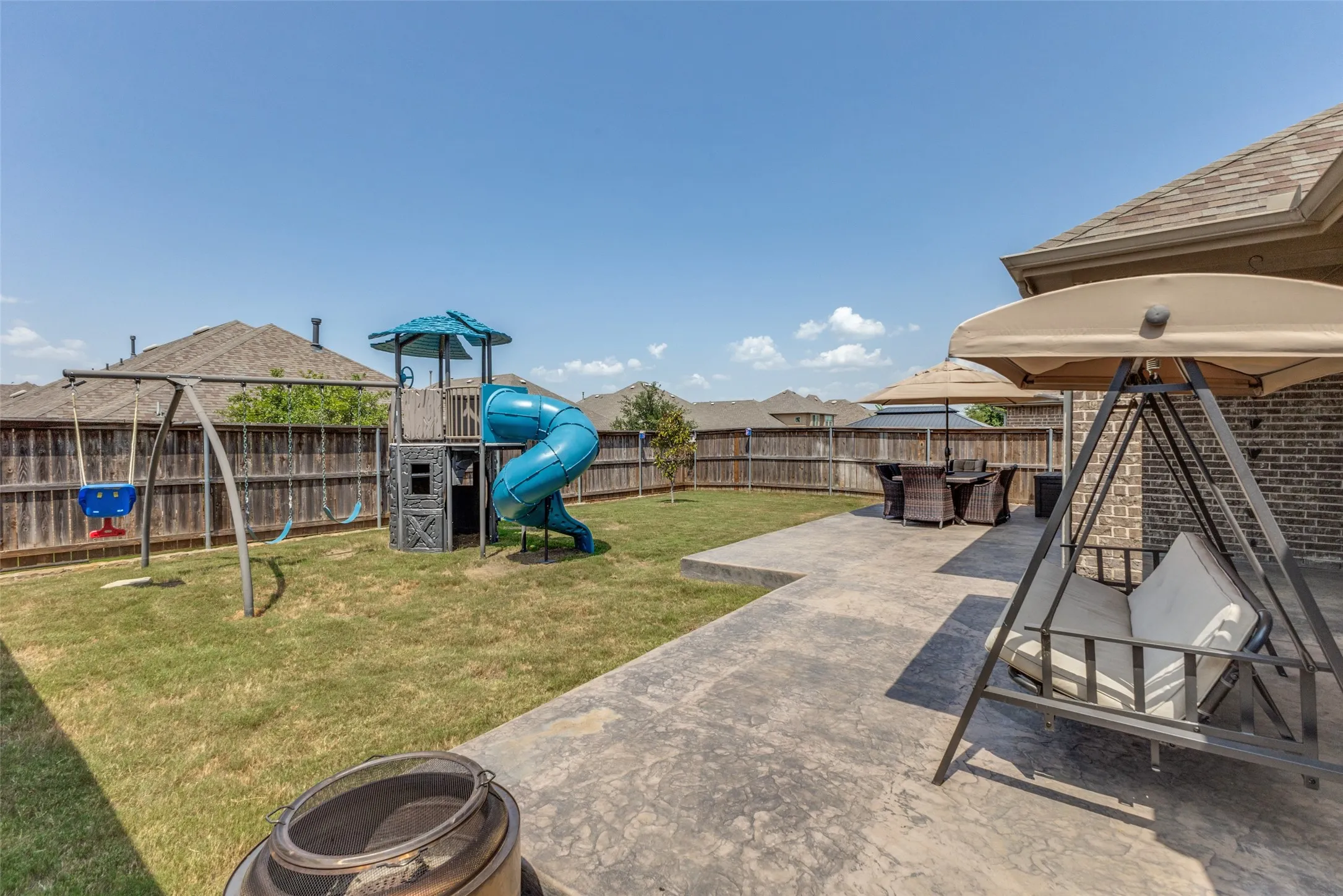 Single Family Residence For Sale in Collin County , 2124 Bishop Barrel Lane, St Paul, Texas 75098, 4 Bedroom, 3 Bathroom, 2 Garage spaces, 2,059 Sqft, built in 2016, mls#21348063, Real Estate Agent in St Paul, Homes For Sale in Collin county, Homes For Sale in St Paul, Realtor in St Paul Texas, Real Estate Brokerage Independent Realty Texas, Luminita Cordes Realtor