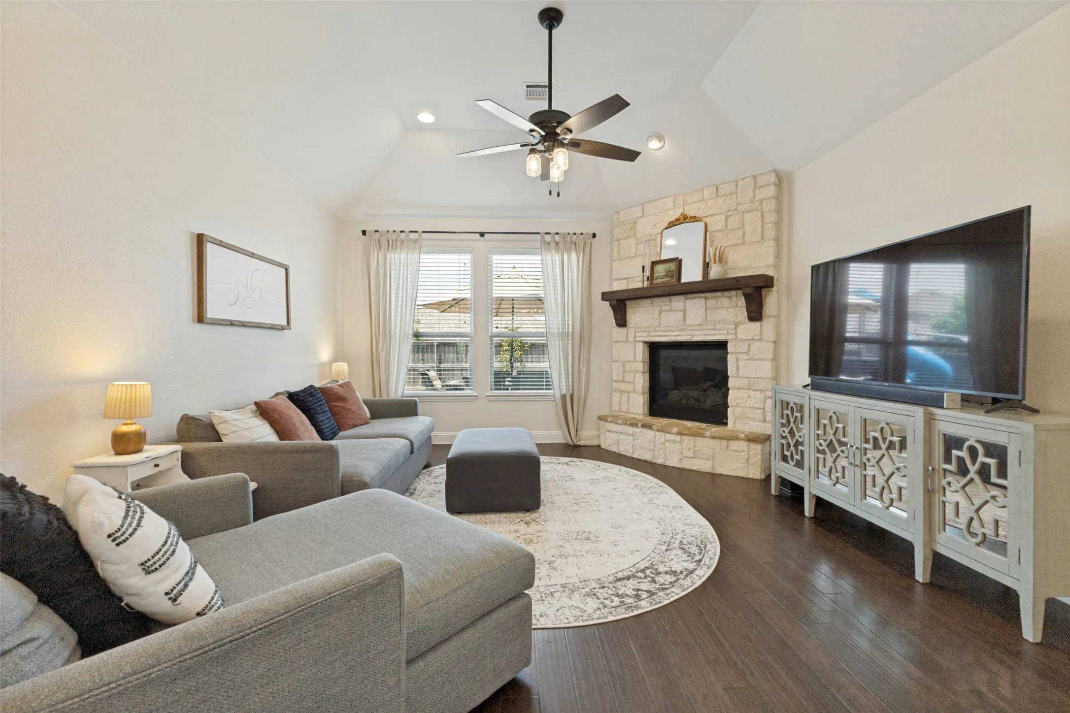 Single Family Residence For Sale in Collin County , 2124 Bishop Barrel Lane, St Paul, Texas 75098, 4 Bedroom, 3 Bathroom, 2 Garage spaces, 2,059 Sqft, built in 2016, mls#21348063, Real Estate Agent in St Paul, Homes For Sale in Collin county, Homes For Sale in St Paul, Realtor in St Paul Texas, Real Estate Brokerage Independent Realty Texas, Luminita Cordes Realtor