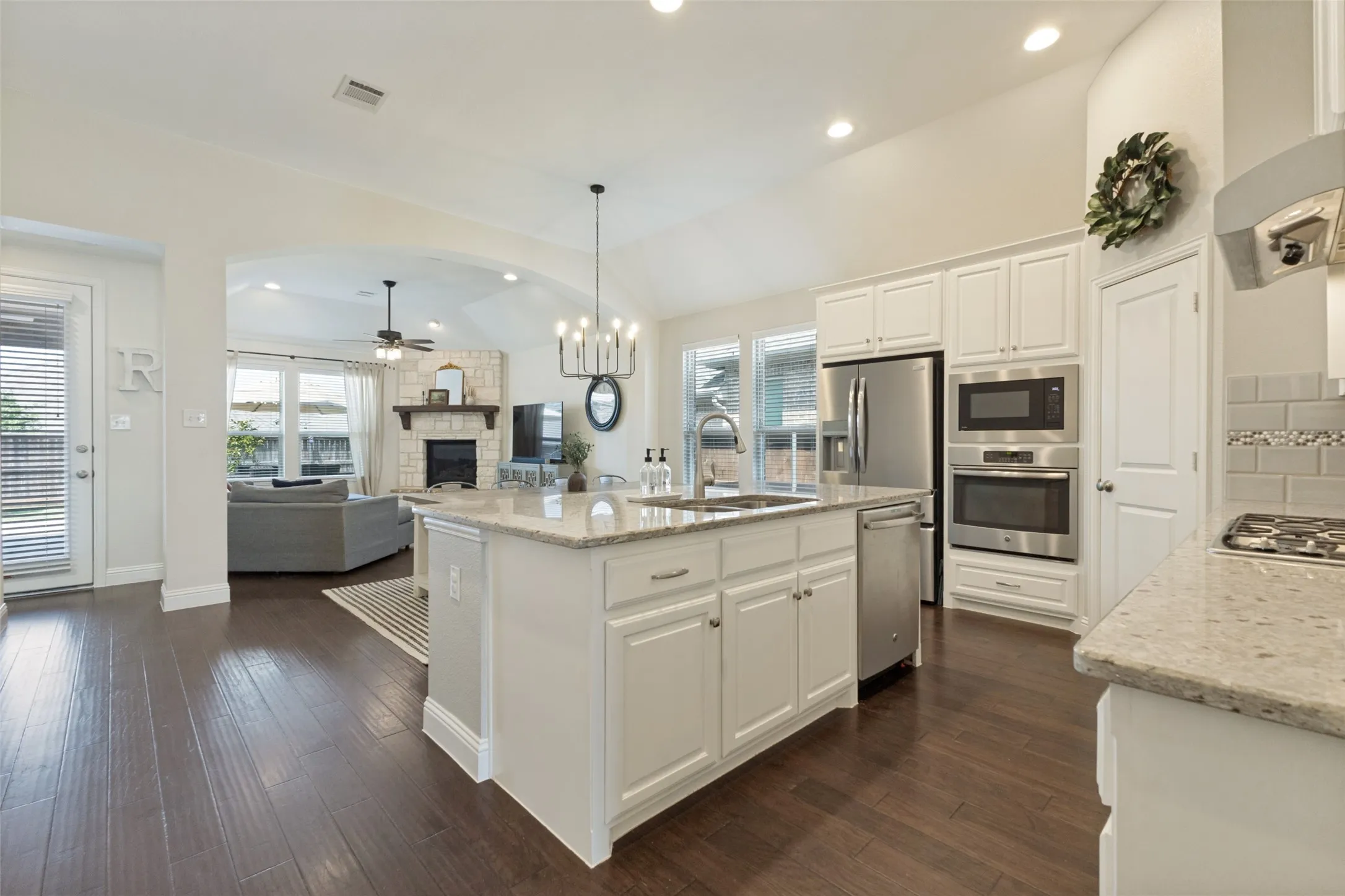 Single Family Residence For Sale in Collin County , 2124 Bishop Barrel Lane, St Paul, Texas 75098, 4 Bedroom, 3 Bathroom, 2 Garage spaces, 2,059 Sqft, built in 2016, mls#21348063, Real Estate Agent in St Paul, Homes For Sale in Collin county, Homes For Sale in St Paul, Realtor in St Paul Texas, Real Estate Brokerage Independent Realty Texas, Luminita Cordes Realtor