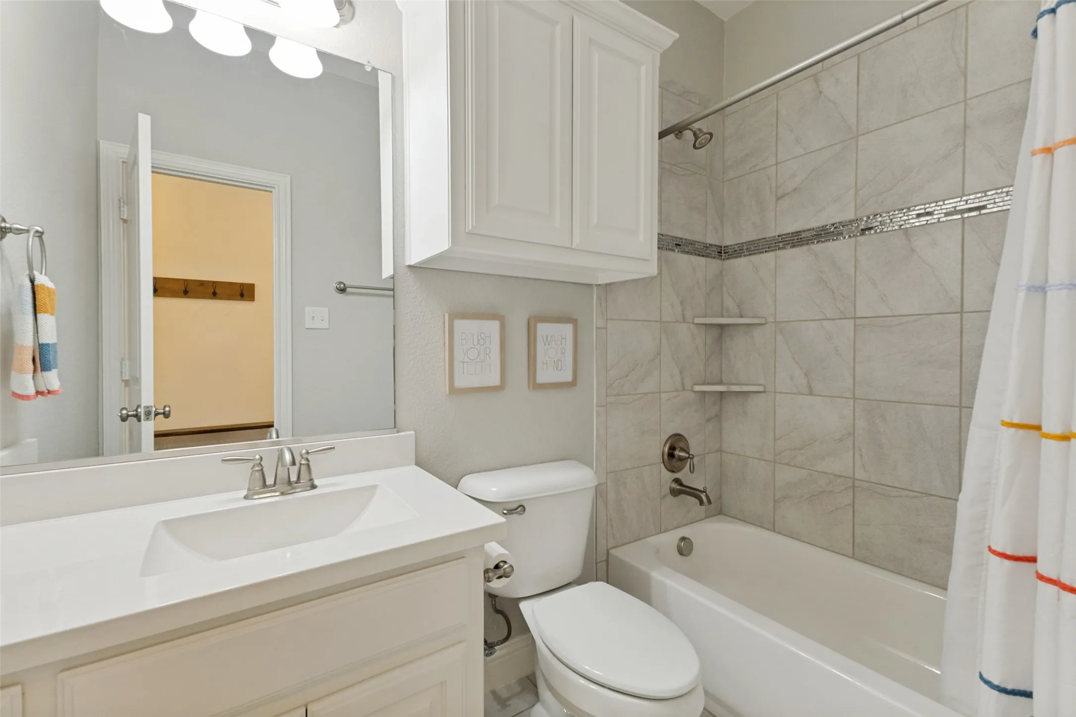 Single Family Residence For Sale in Collin County , 2124 Bishop Barrel Lane, St Paul, Texas 75098, 4 Bedroom, 3 Bathroom, 2 Garage spaces, 2,059 Sqft, built in 2016, mls#21348063, Real Estate Agent in St Paul, Homes For Sale in Collin county, Homes For Sale in St Paul, Realtor in St Paul Texas, Real Estate Brokerage Independent Realty Texas, Luminita Cordes Realtor