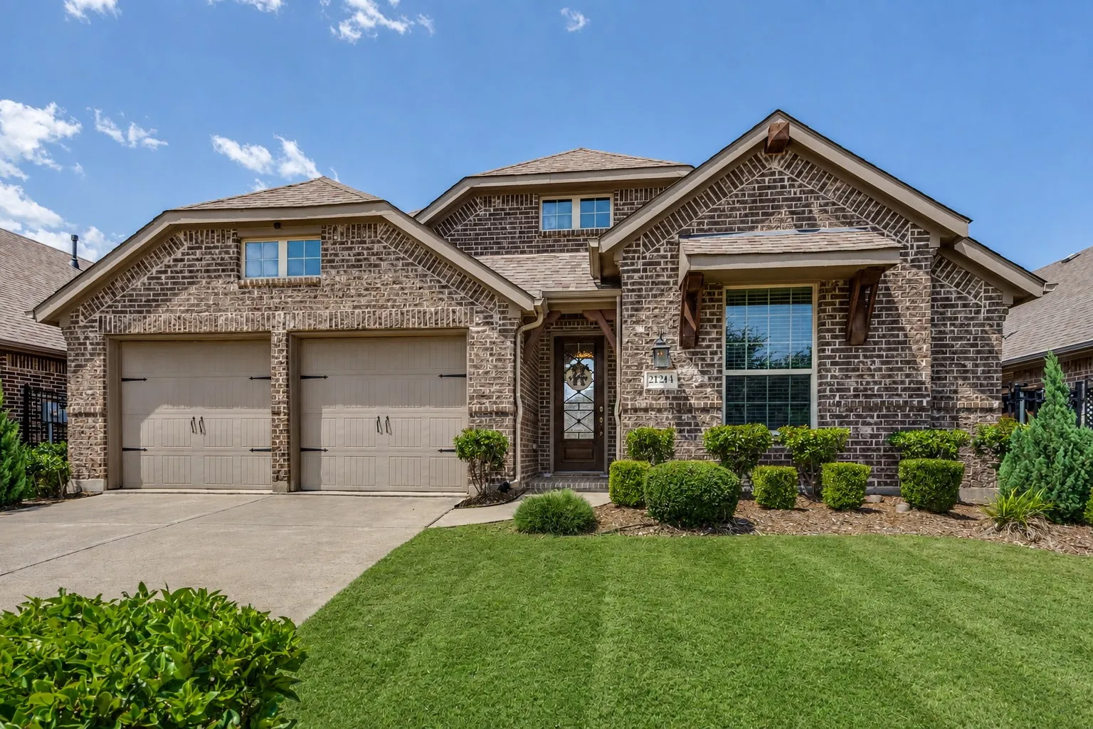 Single Family Residence For Sale in Collin County , 2124 Bishop Barrel Lane, St Paul, Texas 75098, 4 Bedroom, 3 Bathroom, 2 Garage spaces, 2,059 Sqft, built in 2016, mls#21348063, Real Estate Agent in St Paul, Homes For Sale in Collin county, Homes For Sale in St Paul, Realtor in St Paul Texas, Real Estate Brokerage Independent Realty Texas, Luminita Cordes Realtor