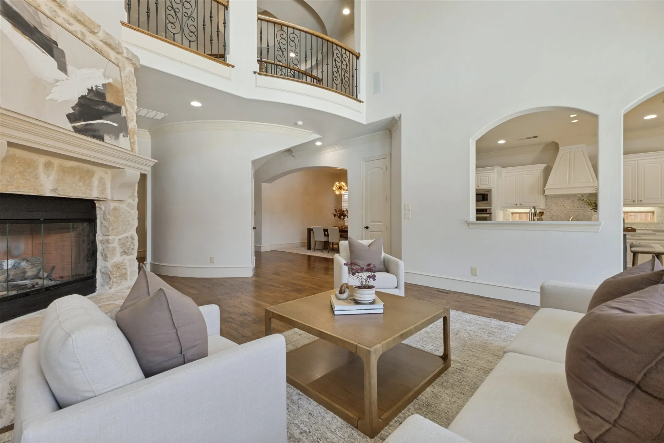 Single Family Residence For Sale in Dallas County , 6729 Kenwood Avenue, Dallas, Texas 75214, 5 Bedroom, 5 Bathroom, 2 Garage spaces, 4,395 Sqft, built in 2009, mls#21332978, Real Estate Agent in Dallas, Homes For Sale in Dallas county, Homes For Sale in Dallas, Realtor in Dallas Texas, Real Estate Brokerage Independent Realty Texas, Luminita Cordes Realtor