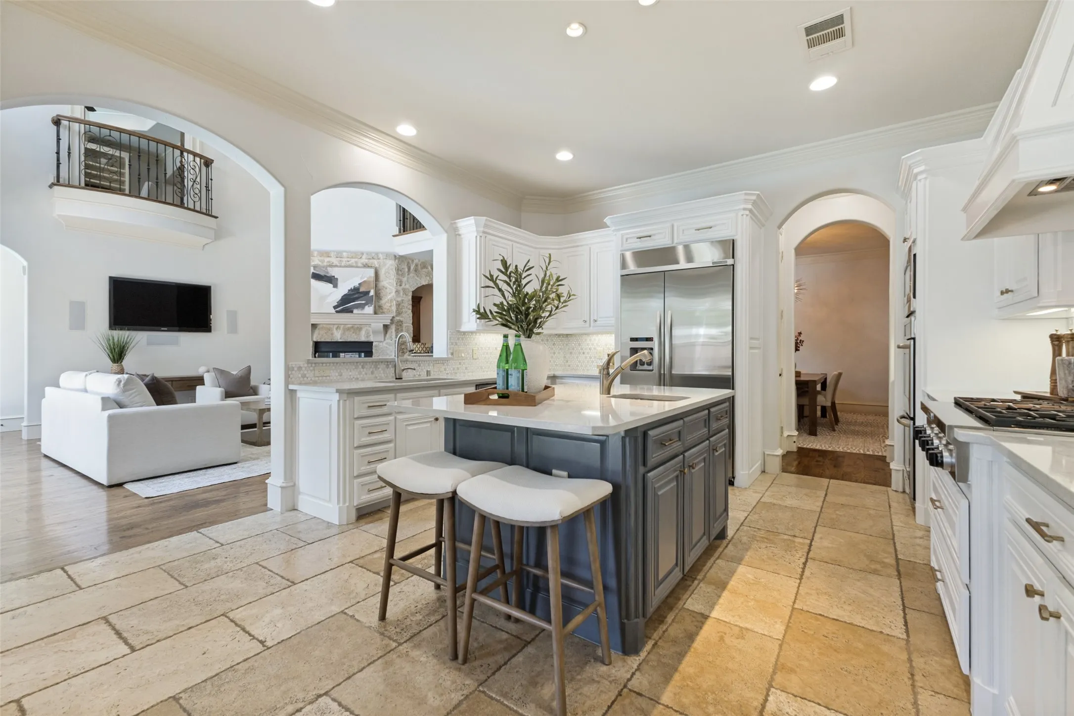 Single Family Residence For Sale in Dallas County , 6729 Kenwood Avenue, Dallas, Texas 75214, 5 Bedroom, 5 Bathroom, 2 Garage spaces, 4,395 Sqft, built in 2009, mls#21332978, Real Estate Agent in Dallas, Homes For Sale in Dallas county, Homes For Sale in Dallas, Realtor in Dallas Texas, Real Estate Brokerage Independent Realty Texas, Luminita Cordes Realtor