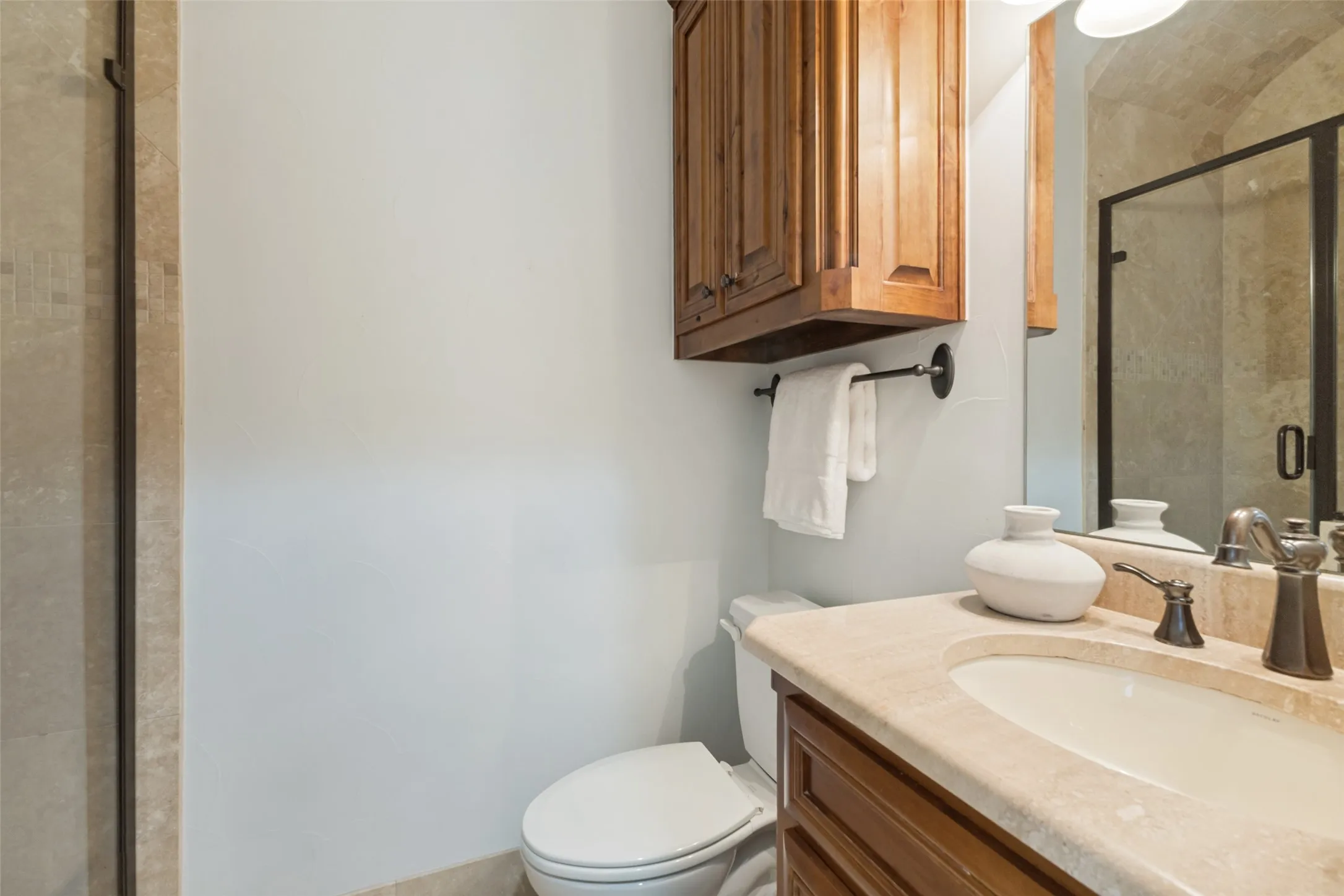 Single Family Residence For Sale in Dallas County , 6729 Kenwood Avenue, Dallas, Texas 75214, 5 Bedroom, 5 Bathroom, 2 Garage spaces, 4,395 Sqft, built in 2009, mls#21332978, Real Estate Agent in Dallas, Homes For Sale in Dallas county, Homes For Sale in Dallas, Realtor in Dallas Texas, Real Estate Brokerage Independent Realty Texas, Luminita Cordes Realtor
