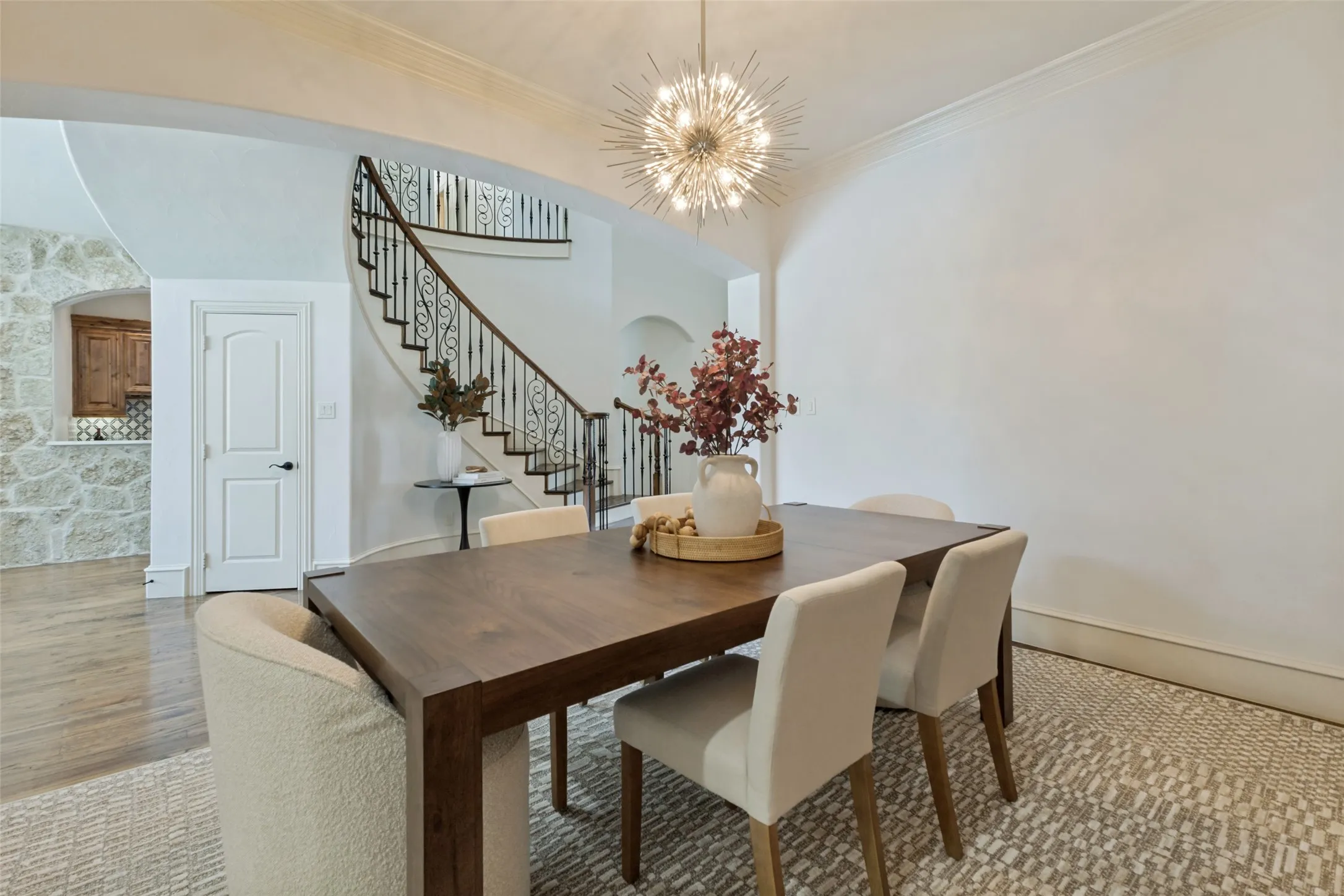 Single Family Residence For Sale in Dallas County , 6729 Kenwood Avenue, Dallas, Texas 75214, 5 Bedroom, 5 Bathroom, 2 Garage spaces, 4,395 Sqft, built in 2009, mls#21332978, Real Estate Agent in Dallas, Homes For Sale in Dallas county, Homes For Sale in Dallas, Realtor in Dallas Texas, Real Estate Brokerage Independent Realty Texas, Luminita Cordes Realtor