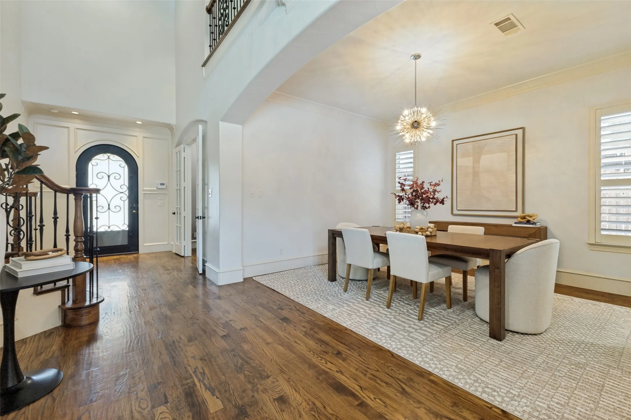 Single Family Residence For Sale in Dallas County , 6729 Kenwood Avenue, Dallas, Texas 75214, 5 Bedroom, 5 Bathroom, 2 Garage spaces, 4,395 Sqft, built in 2009, mls#21332978, Real Estate Agent in Dallas, Homes For Sale in Dallas county, Homes For Sale in Dallas, Realtor in Dallas Texas, Real Estate Brokerage Independent Realty Texas, Luminita Cordes Realtor