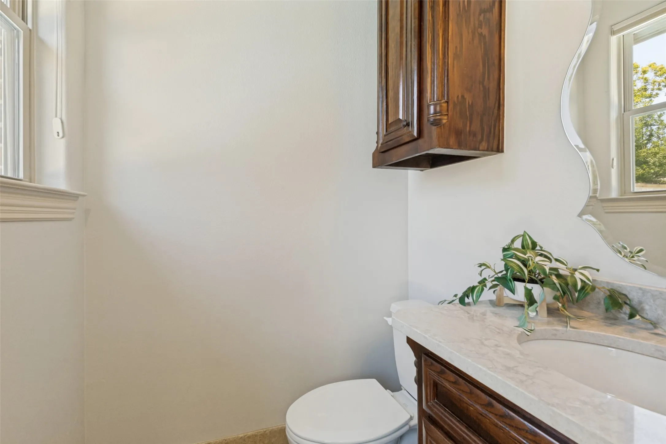 Single Family Residence For Sale in Dallas County , 6729 Kenwood Avenue, Dallas, Texas 75214, 5 Bedroom, 5 Bathroom, 2 Garage spaces, 4,395 Sqft, built in 2009, mls#21332978, Real Estate Agent in Dallas, Homes For Sale in Dallas county, Homes For Sale in Dallas, Realtor in Dallas Texas, Real Estate Brokerage Independent Realty Texas, Luminita Cordes Realtor