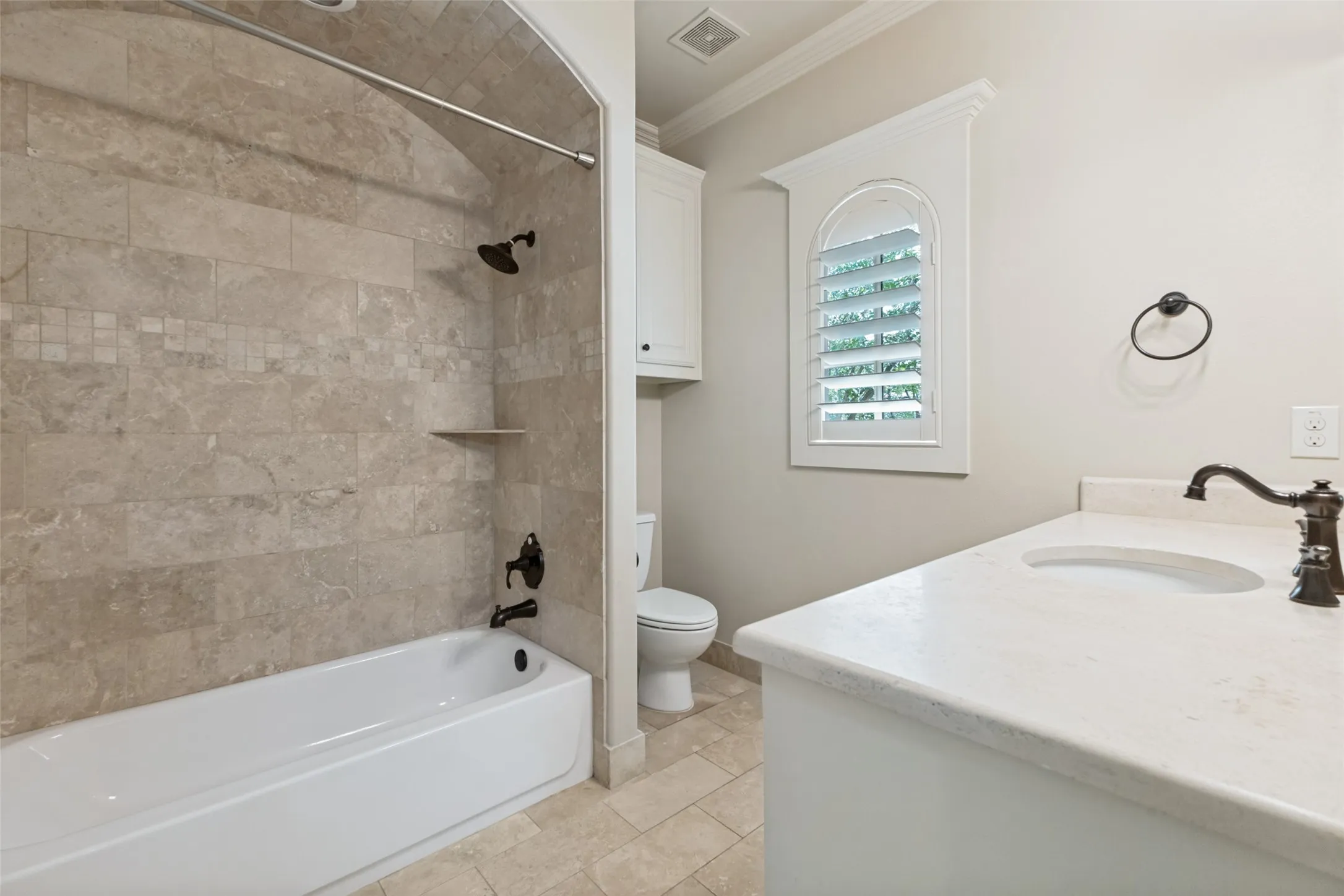 Single Family Residence For Sale in Dallas County , 6729 Kenwood Avenue, Dallas, Texas 75214, 5 Bedroom, 5 Bathroom, 2 Garage spaces, 4,395 Sqft, built in 2009, mls#21332978, Real Estate Agent in Dallas, Homes For Sale in Dallas county, Homes For Sale in Dallas, Realtor in Dallas Texas, Real Estate Brokerage Independent Realty Texas, Luminita Cordes Realtor