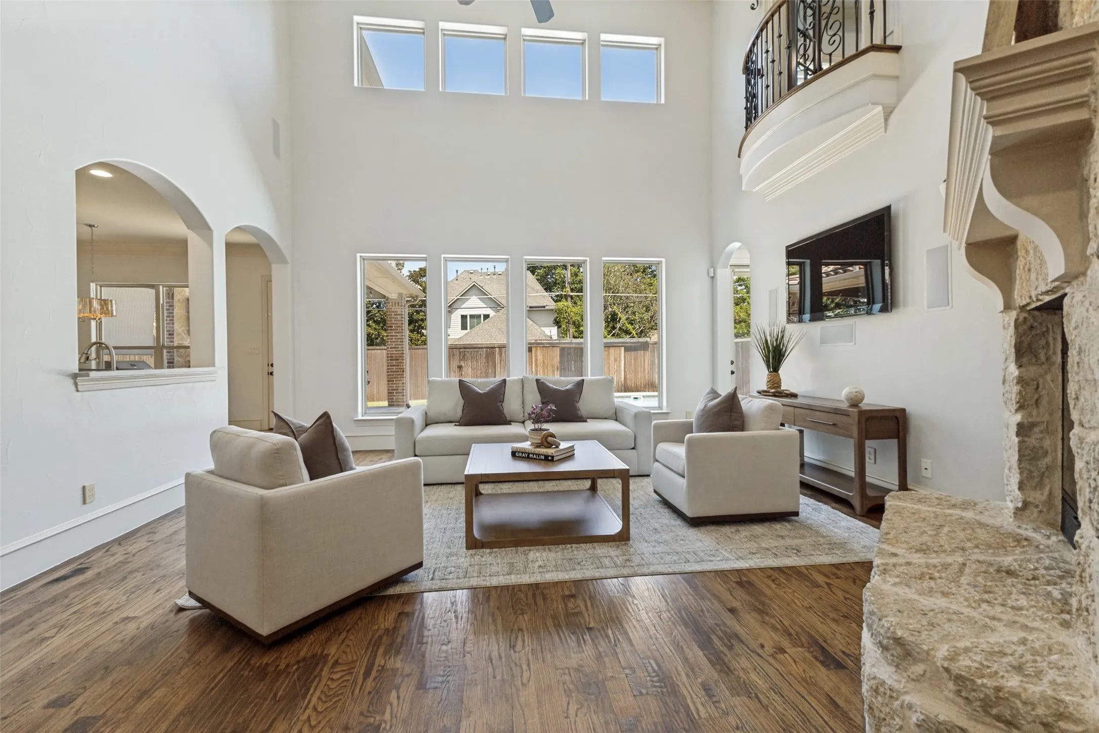 Single Family Residence For Sale in Dallas County , 6729 Kenwood Avenue, Dallas, Texas 75214, 5 Bedroom, 5 Bathroom, 2 Garage spaces, 4,395 Sqft, built in 2009, mls#21332978, Real Estate Agent in Dallas, Homes For Sale in Dallas county, Homes For Sale in Dallas, Realtor in Dallas Texas, Real Estate Brokerage Independent Realty Texas, Luminita Cordes Realtor