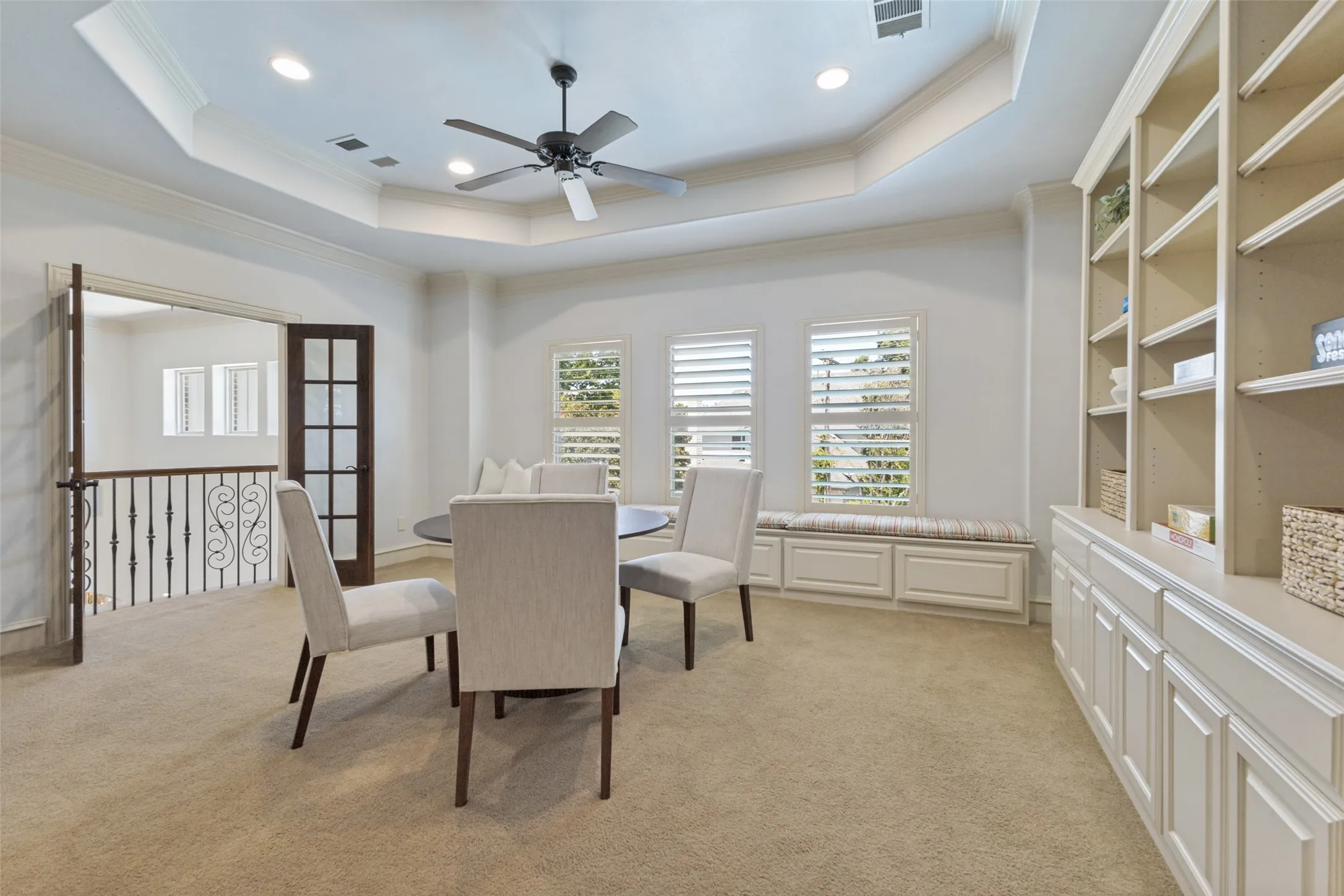 Single Family Residence For Sale in Dallas County , 6729 Kenwood Avenue, Dallas, Texas 75214, 5 Bedroom, 5 Bathroom, 2 Garage spaces, 4,395 Sqft, built in 2009, mls#21332978, Real Estate Agent in Dallas, Homes For Sale in Dallas county, Homes For Sale in Dallas, Realtor in Dallas Texas, Real Estate Brokerage Independent Realty Texas, Luminita Cordes Realtor