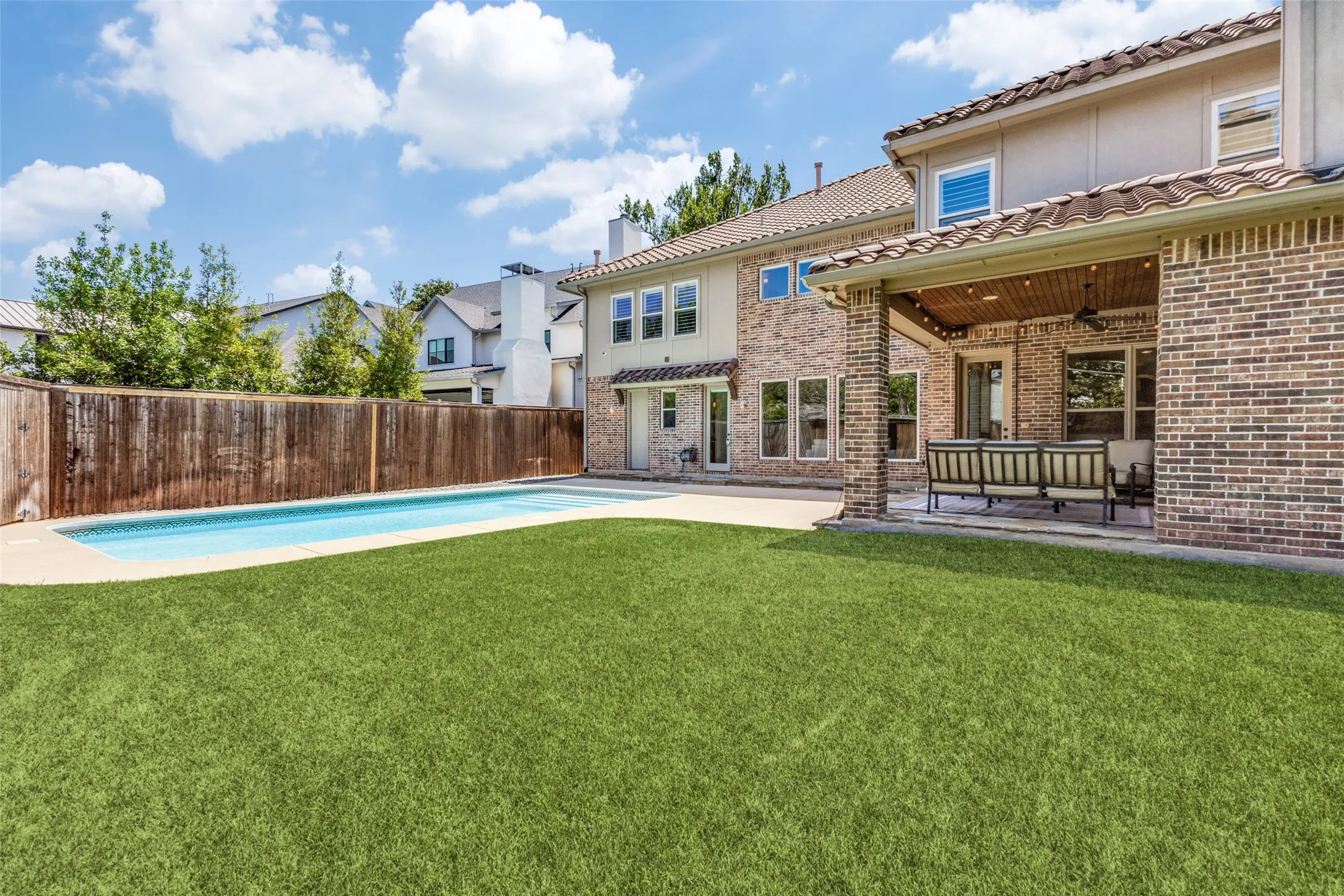 Single Family Residence For Sale in Dallas County , 6729 Kenwood Avenue, Dallas, Texas 75214, 5 Bedroom, 5 Bathroom, 2 Garage spaces, 4,395 Sqft, built in 2009, mls#21332978, Real Estate Agent in Dallas, Homes For Sale in Dallas county, Homes For Sale in Dallas, Realtor in Dallas Texas, Real Estate Brokerage Independent Realty Texas, Luminita Cordes Realtor