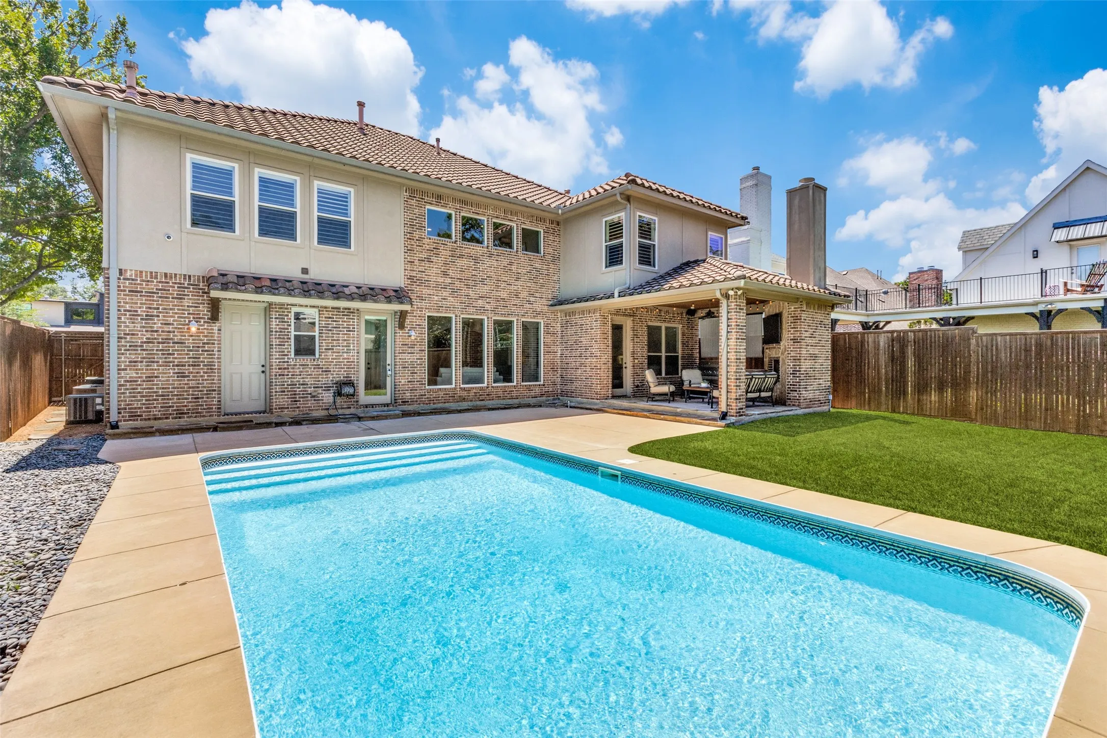 Single Family Residence For Sale in Dallas County , 6729 Kenwood Avenue, Dallas, Texas 75214, 5 Bedroom, 5 Bathroom, 2 Garage spaces, 4,395 Sqft, built in 2009, mls#21332978, Real Estate Agent in Dallas, Homes For Sale in Dallas county, Homes For Sale in Dallas, Realtor in Dallas Texas, Real Estate Brokerage Independent Realty Texas, Luminita Cordes Realtor
