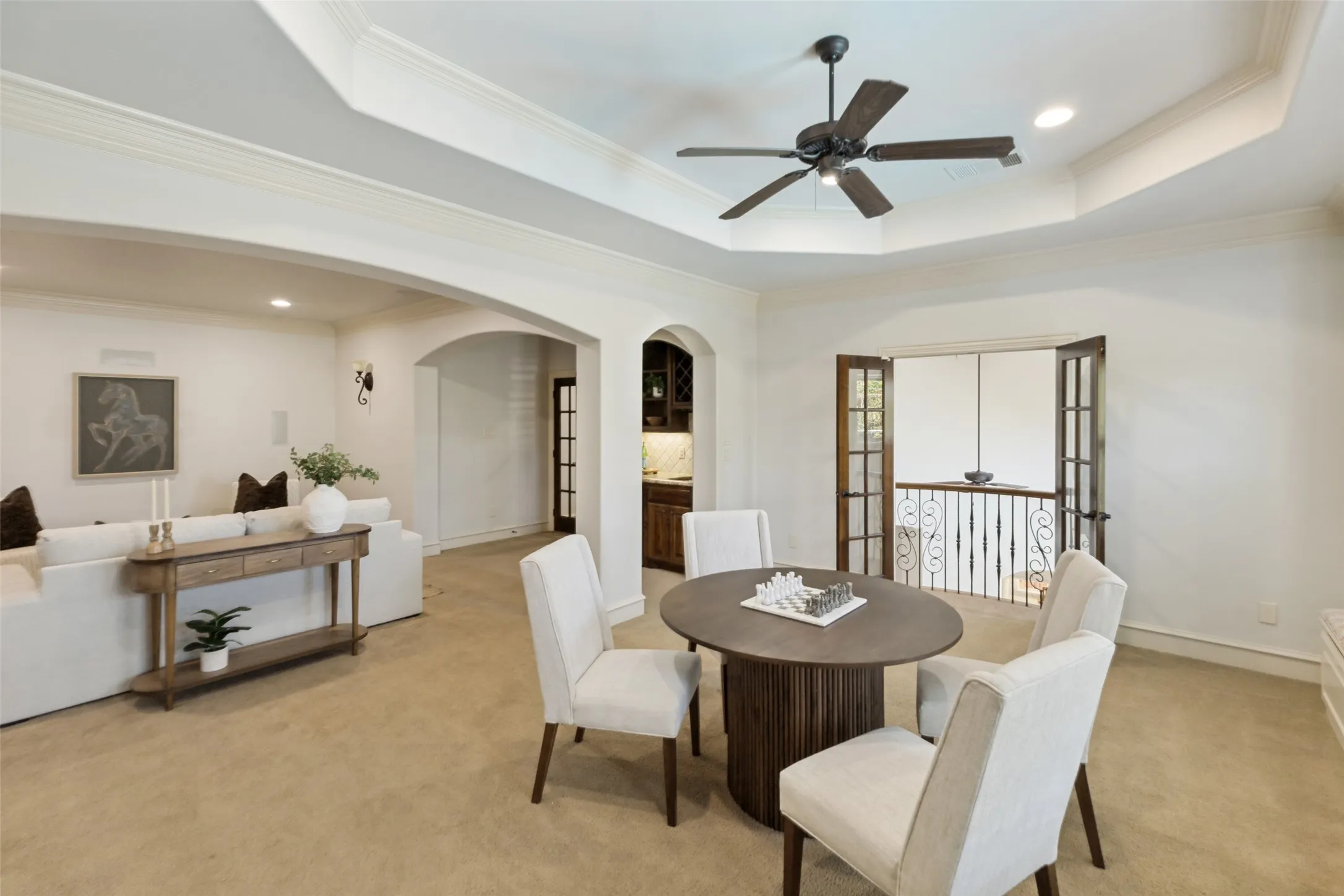 Single Family Residence For Sale in Dallas County , 6729 Kenwood Avenue, Dallas, Texas 75214, 5 Bedroom, 5 Bathroom, 2 Garage spaces, 4,395 Sqft, built in 2009, mls#21332978, Real Estate Agent in Dallas, Homes For Sale in Dallas county, Homes For Sale in Dallas, Realtor in Dallas Texas, Real Estate Brokerage Independent Realty Texas, Luminita Cordes Realtor