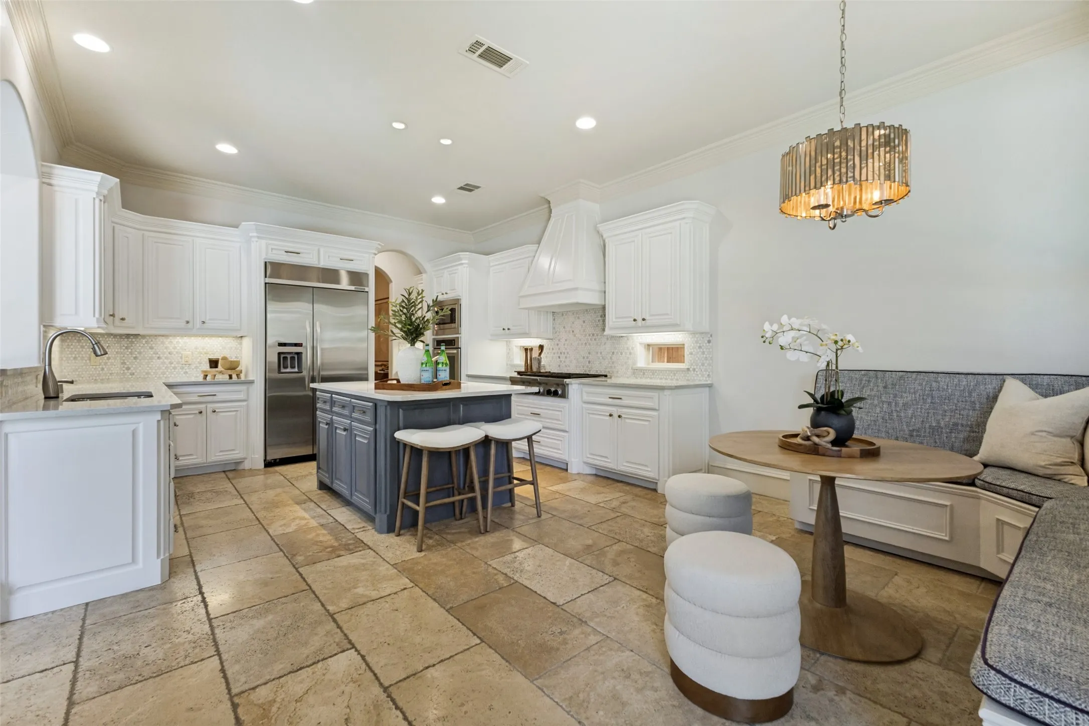 Single Family Residence For Sale in Dallas County , 6729 Kenwood Avenue, Dallas, Texas 75214, 5 Bedroom, 5 Bathroom, 2 Garage spaces, 4,395 Sqft, built in 2009, mls#21332978, Real Estate Agent in Dallas, Homes For Sale in Dallas county, Homes For Sale in Dallas, Realtor in Dallas Texas, Real Estate Brokerage Independent Realty Texas, Luminita Cordes Realtor
