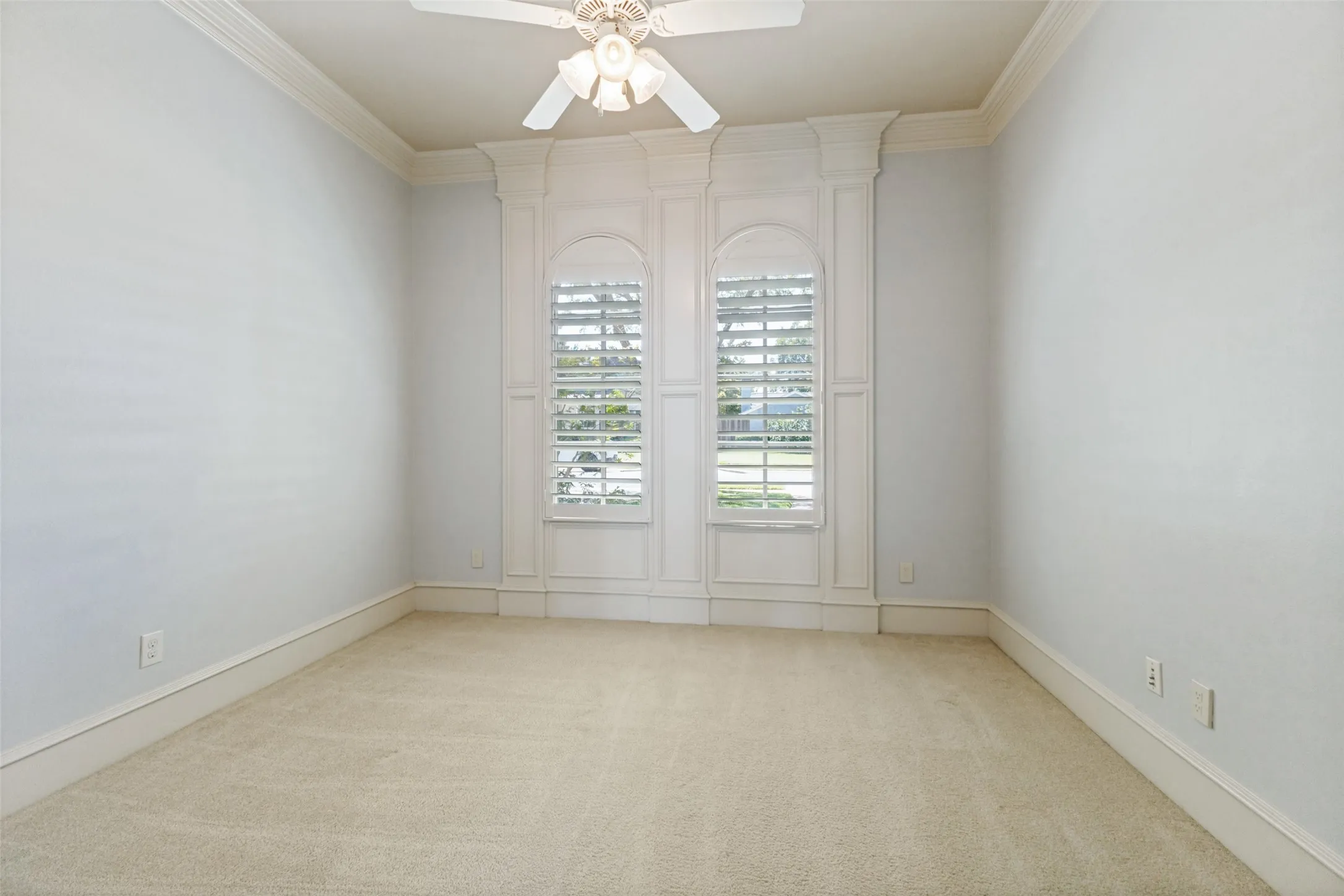 Single Family Residence For Sale in Dallas County , 6729 Kenwood Avenue, Dallas, Texas 75214, 5 Bedroom, 5 Bathroom, 2 Garage spaces, 4,395 Sqft, built in 2009, mls#21332978, Real Estate Agent in Dallas, Homes For Sale in Dallas county, Homes For Sale in Dallas, Realtor in Dallas Texas, Real Estate Brokerage Independent Realty Texas, Luminita Cordes Realtor