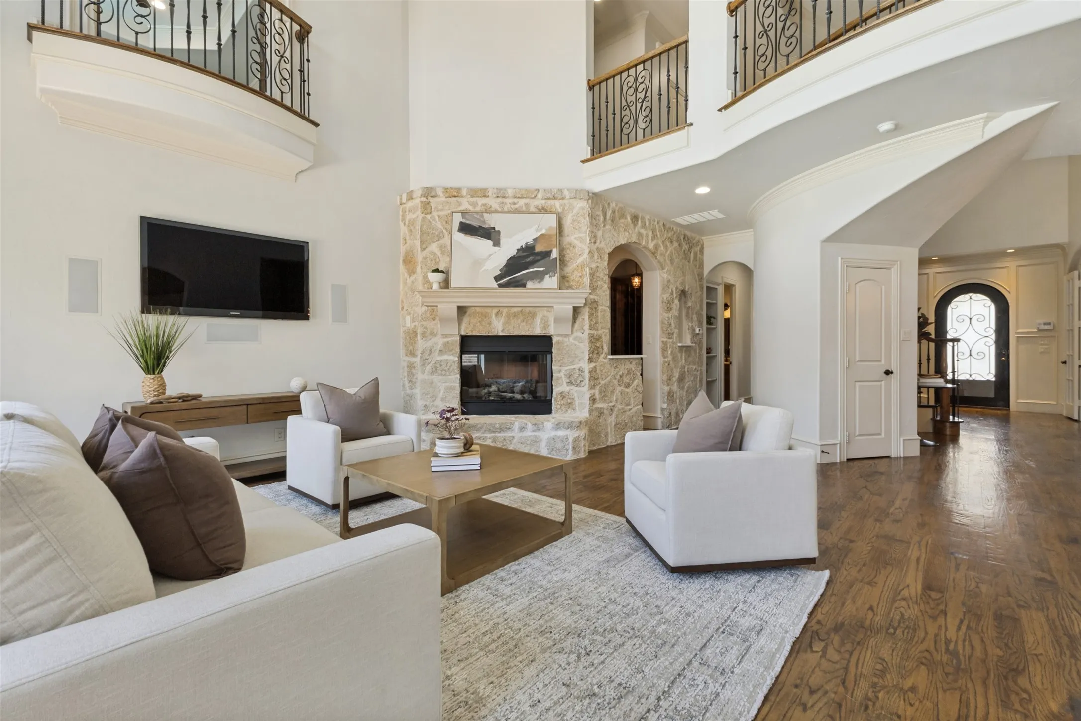 Single Family Residence For Sale in Dallas County , 6729 Kenwood Avenue, Dallas, Texas 75214, 5 Bedroom, 5 Bathroom, 2 Garage spaces, 4,395 Sqft, built in 2009, mls#21332978, Real Estate Agent in Dallas, Homes For Sale in Dallas county, Homes For Sale in Dallas, Realtor in Dallas Texas, Real Estate Brokerage Independent Realty Texas, Luminita Cordes Realtor