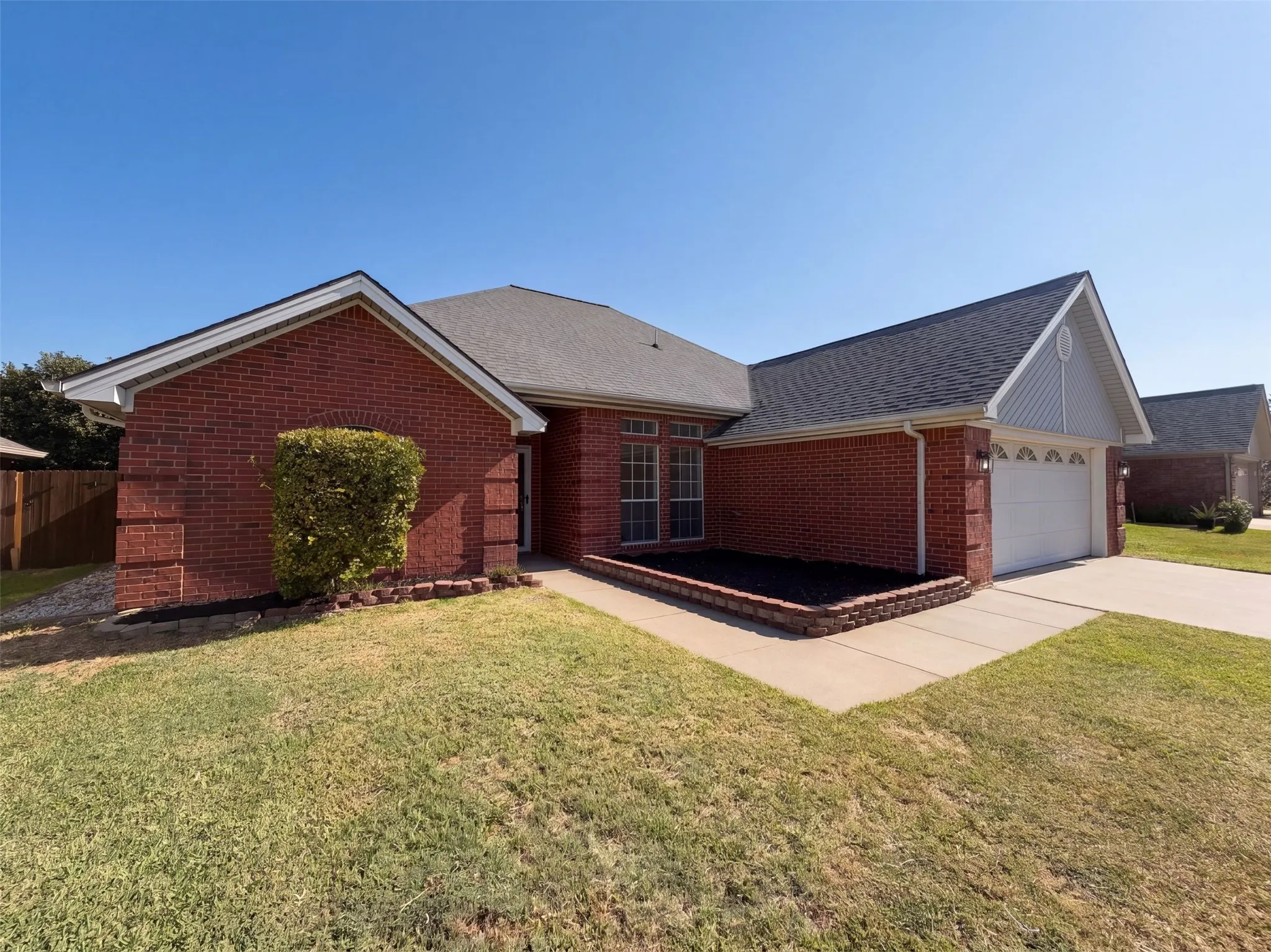 Single Family Residence For Sale in Tarrant County , 6037 Sundown Drive, Watauga, Texas 76148, 3 Bedroom, 2 Bathroom, 2 Garage spaces, 1,640 Sqft, built in 1990, mls#21359923, Real Estate Agent in Watauga, Homes For Sale in Tarrant county, Homes For Sale in Watauga, Realtor in Watauga Texas, Real Estate Brokerage Independent Realty Texas, Luminita Cordes Realtor