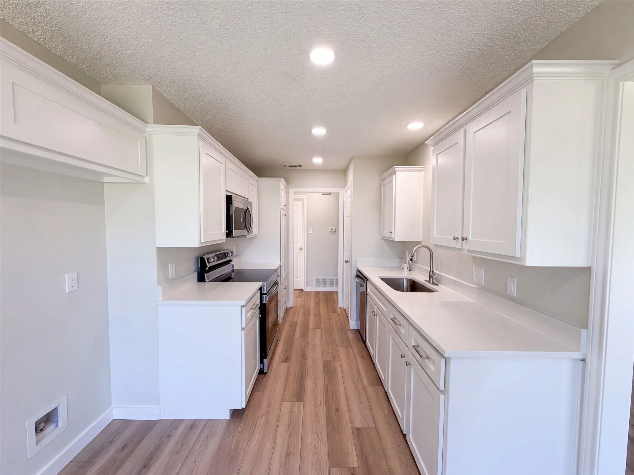 Single Family Residence For Sale in Tarrant County , 6037 Sundown Drive, Watauga, Texas 76148, 3 Bedroom, 2 Bathroom, 2 Garage spaces, 1,640 Sqft, built in 1990, mls#21359923, Real Estate Agent in Watauga, Homes For Sale in Tarrant county, Homes For Sale in Watauga, Realtor in Watauga Texas, Real Estate Brokerage Independent Realty Texas, Luminita Cordes Realtor