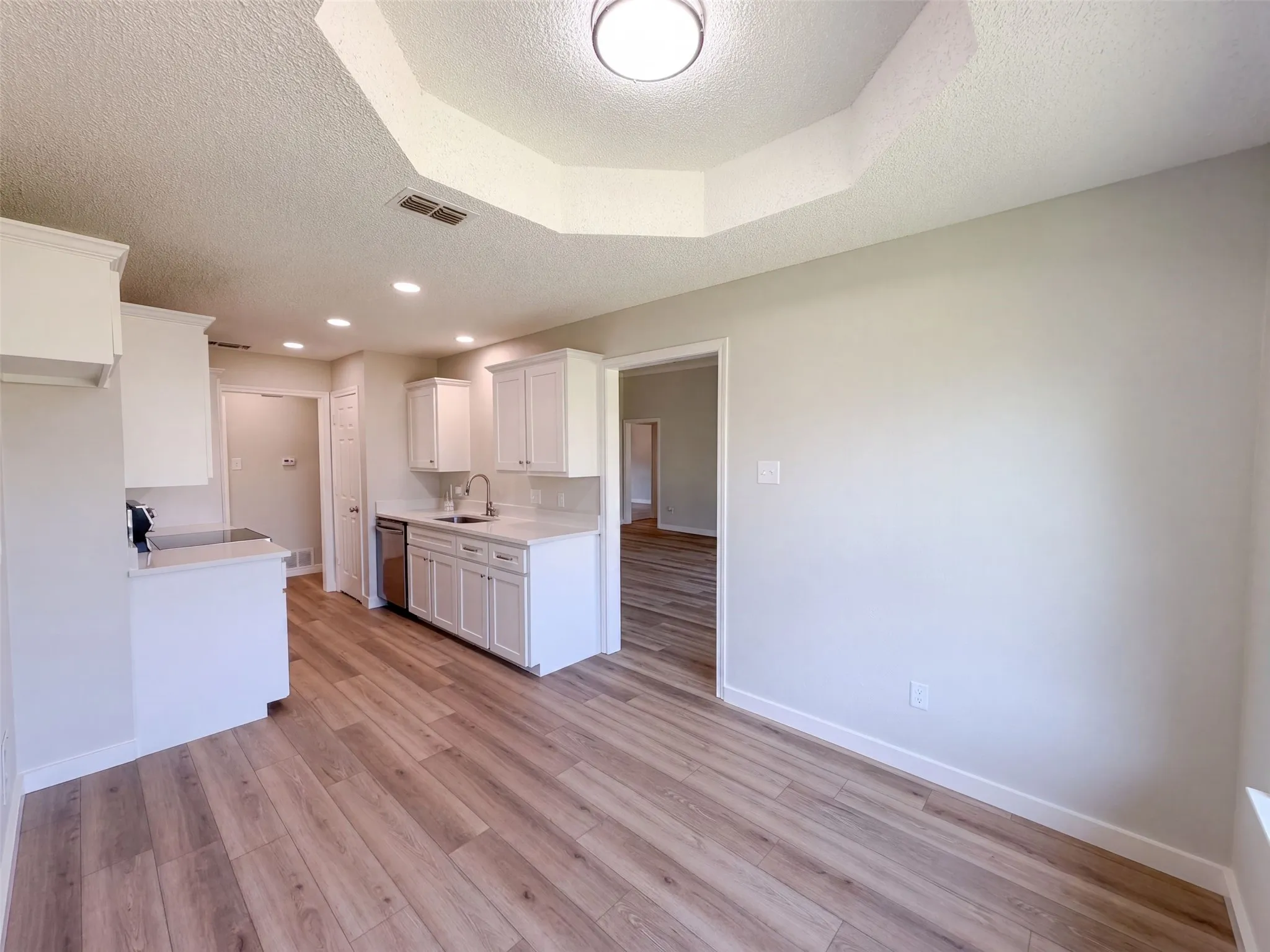 Single Family Residence For Sale in Tarrant County , 6037 Sundown Drive, Watauga, Texas 76148, 3 Bedroom, 2 Bathroom, 2 Garage spaces, 1,640 Sqft, built in 1990, mls#21359923, Real Estate Agent in Watauga, Homes For Sale in Tarrant county, Homes For Sale in Watauga, Realtor in Watauga Texas, Real Estate Brokerage Independent Realty Texas, Luminita Cordes Realtor