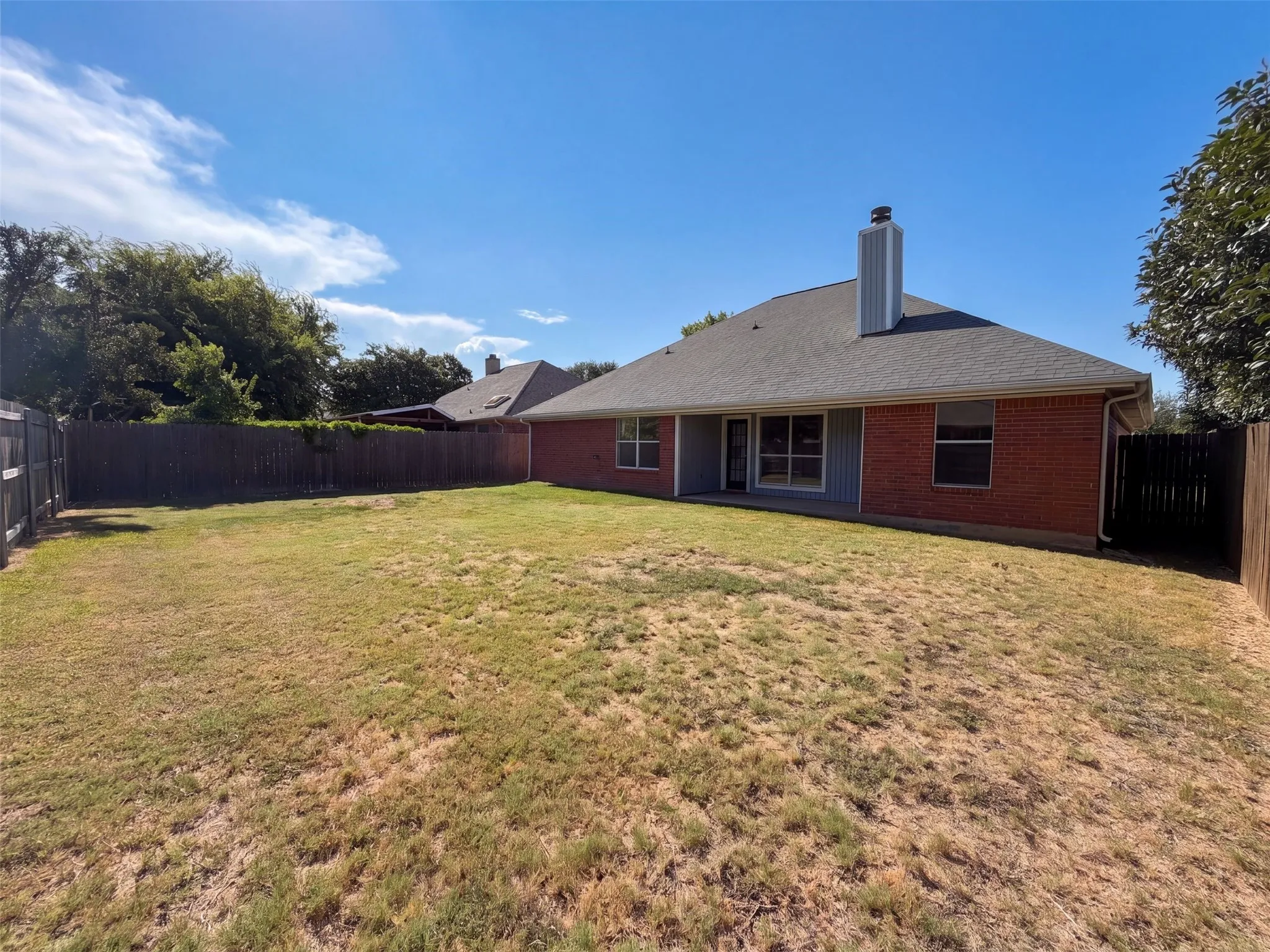 Single Family Residence For Sale in Tarrant County , 6037 Sundown Drive, Watauga, Texas 76148, 3 Bedroom, 2 Bathroom, 2 Garage spaces, 1,640 Sqft, built in 1990, mls#21359923, Real Estate Agent in Watauga, Homes For Sale in Tarrant county, Homes For Sale in Watauga, Realtor in Watauga Texas, Real Estate Brokerage Independent Realty Texas, Luminita Cordes Realtor