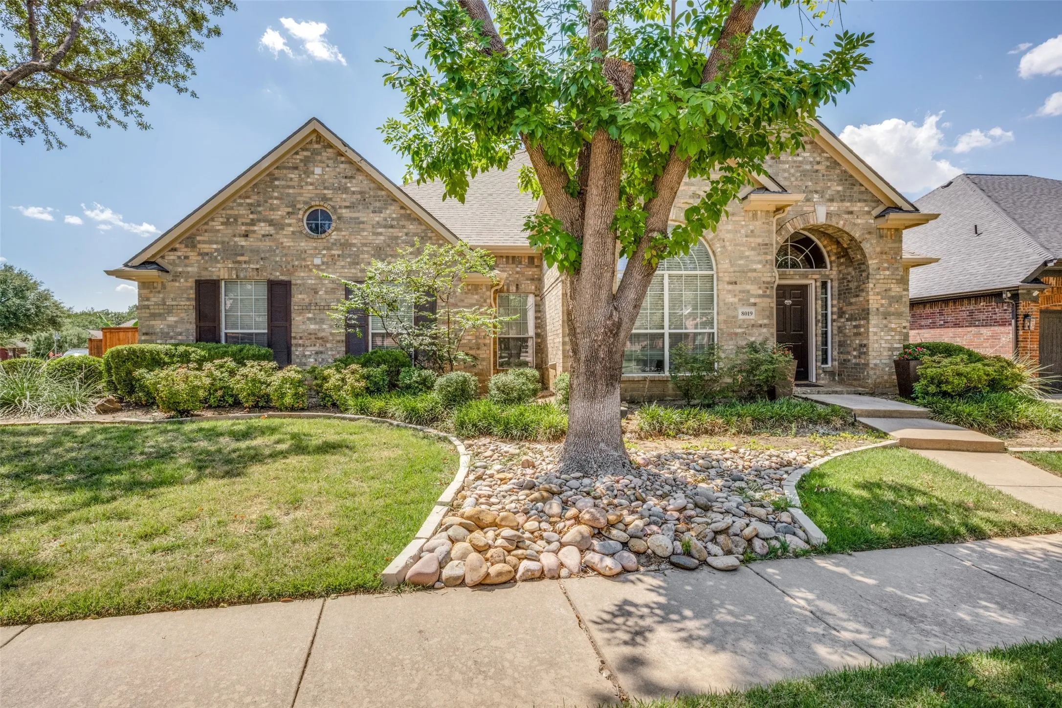 Single Family Residence For Sale in Denton County , 8019 Navisota Drive, Lantana, Texas 76226, 3 Bedroom, 3 Bathroom, 2 Garage spaces, 2,853 Sqft, built in 2002, mls#21358972, Real Estate Agent in Lantana, Homes For Sale in Denton county, Homes For Sale in Lantana, Realtor in Lantana Texas, Real Estate Brokerage Independent Realty Texas, Luminita Cordes Realtor