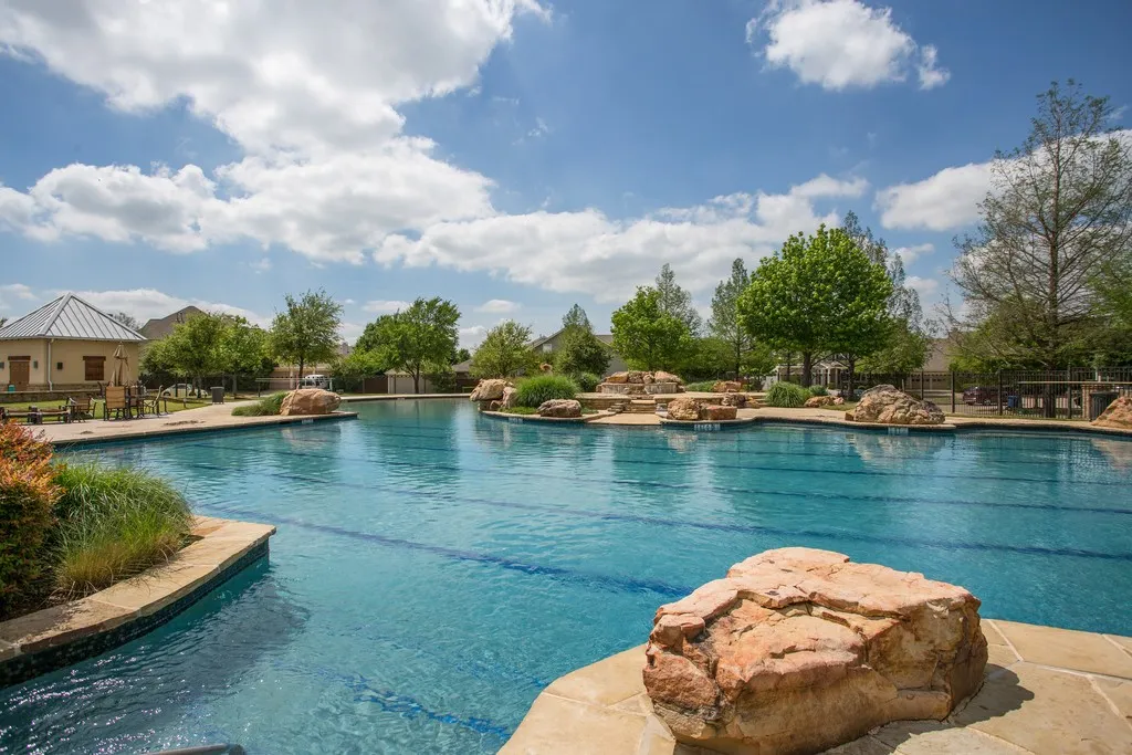 South Amenity Center hosts a pool, splash pad, fitness center, playground, tennis and basketball courts.