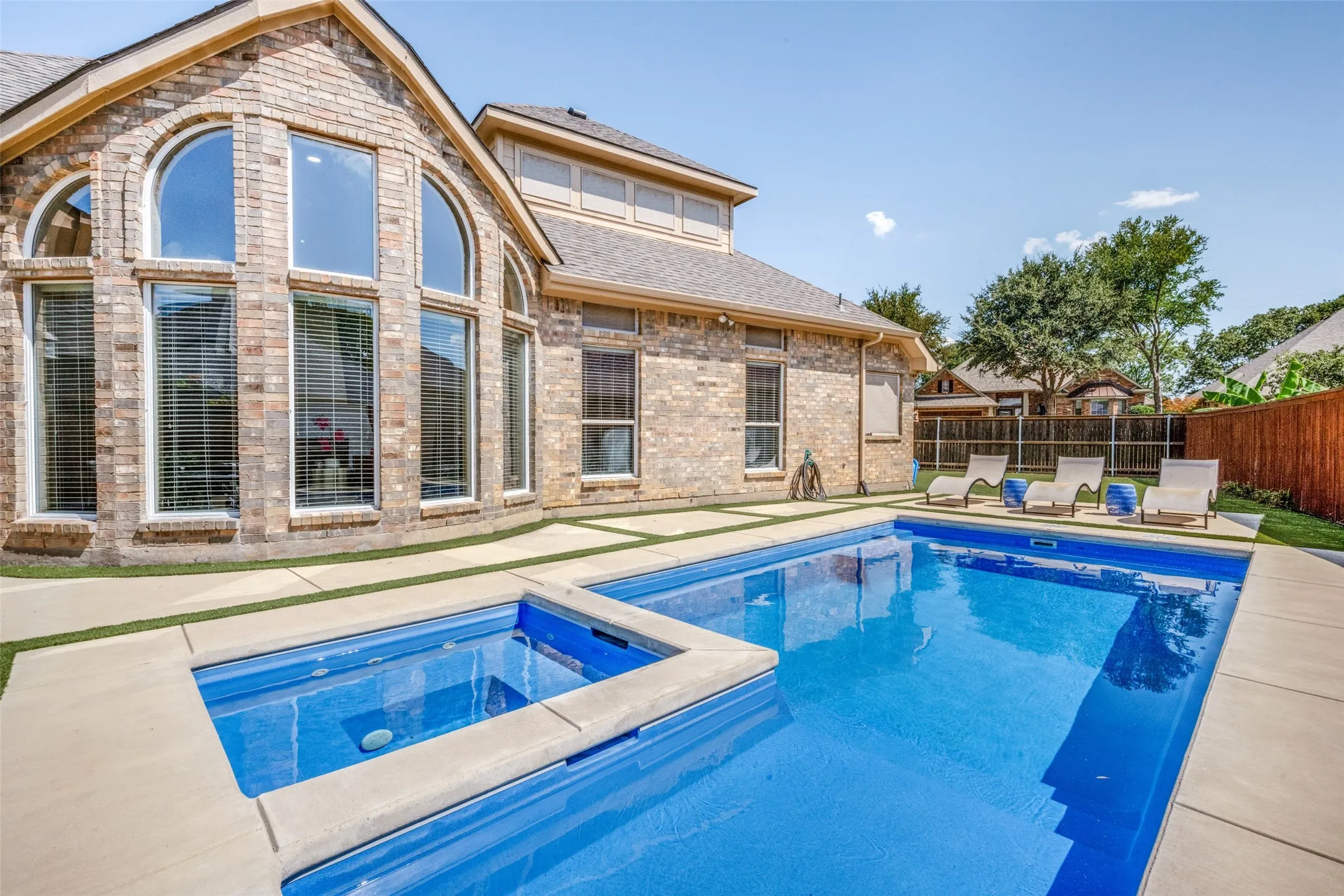Single Family Residence For Sale in Denton County , 8019 Navisota Drive, Lantana, Texas 76226, 3 Bedroom, 3 Bathroom, 2 Garage spaces, 2,853 Sqft, built in 2002, mls#21358972, Real Estate Agent in Lantana, Homes For Sale in Denton county, Homes For Sale in Lantana, Realtor in Lantana Texas, Real Estate Brokerage Independent Realty Texas, Luminita Cordes Realtor