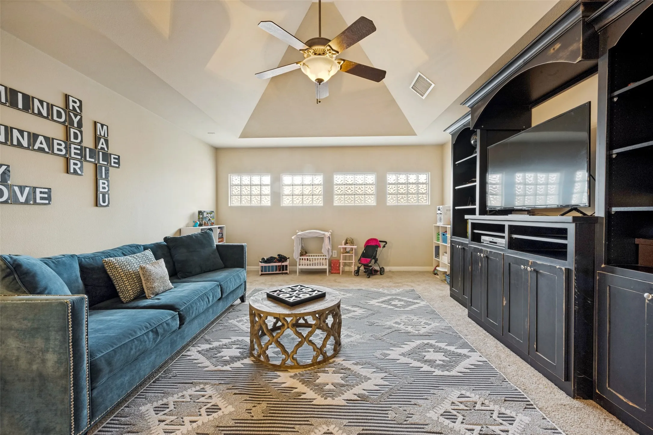 Single Family Residence For Sale in Denton County , 8019 Navisota Drive, Lantana, Texas 76226, 3 Bedroom, 3 Bathroom, 2 Garage spaces, 2,853 Sqft, built in 2002, mls#21358972, Real Estate Agent in Lantana, Homes For Sale in Denton county, Homes For Sale in Lantana, Realtor in Lantana Texas, Real Estate Brokerage Independent Realty Texas, Luminita Cordes Realtor