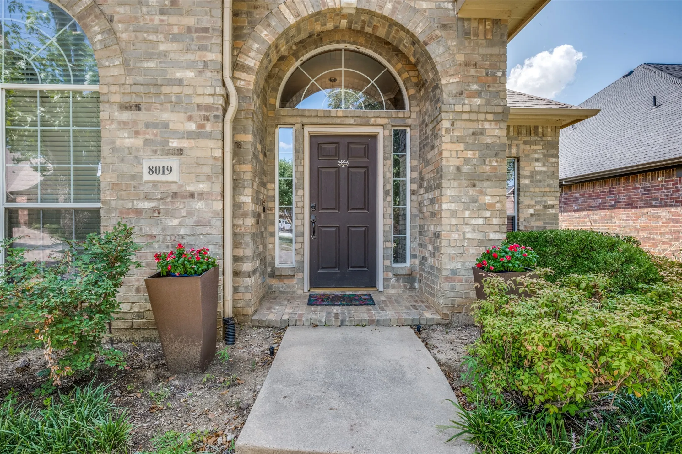 Single Family Residence For Sale in Denton County , 8019 Navisota Drive, Lantana, Texas 76226, 3 Bedroom, 3 Bathroom, 2 Garage spaces, 2,853 Sqft, built in 2002, mls#21358972, Real Estate Agent in Lantana, Homes For Sale in Denton county, Homes For Sale in Lantana, Realtor in Lantana Texas, Real Estate Brokerage Independent Realty Texas, Luminita Cordes Realtor
