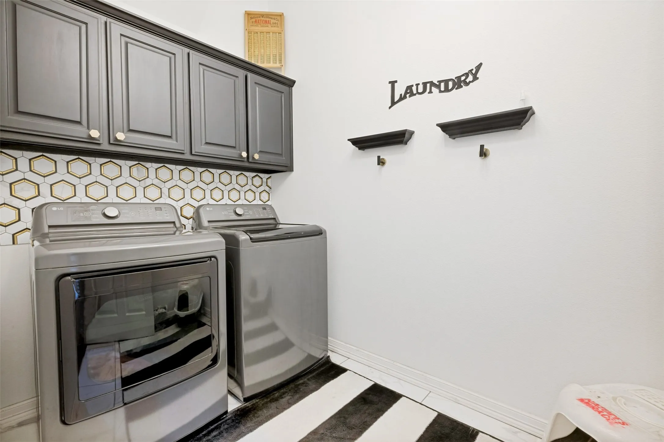 Single Family Residence For Sale in Denton County , 8019 Navisota Drive, Lantana, Texas 76226, 3 Bedroom, 3 Bathroom, 2 Garage spaces, 2,853 Sqft, built in 2002, mls#21358972, Real Estate Agent in Lantana, Homes For Sale in Denton county, Homes For Sale in Lantana, Realtor in Lantana Texas, Real Estate Brokerage Independent Realty Texas, Luminita Cordes Realtor